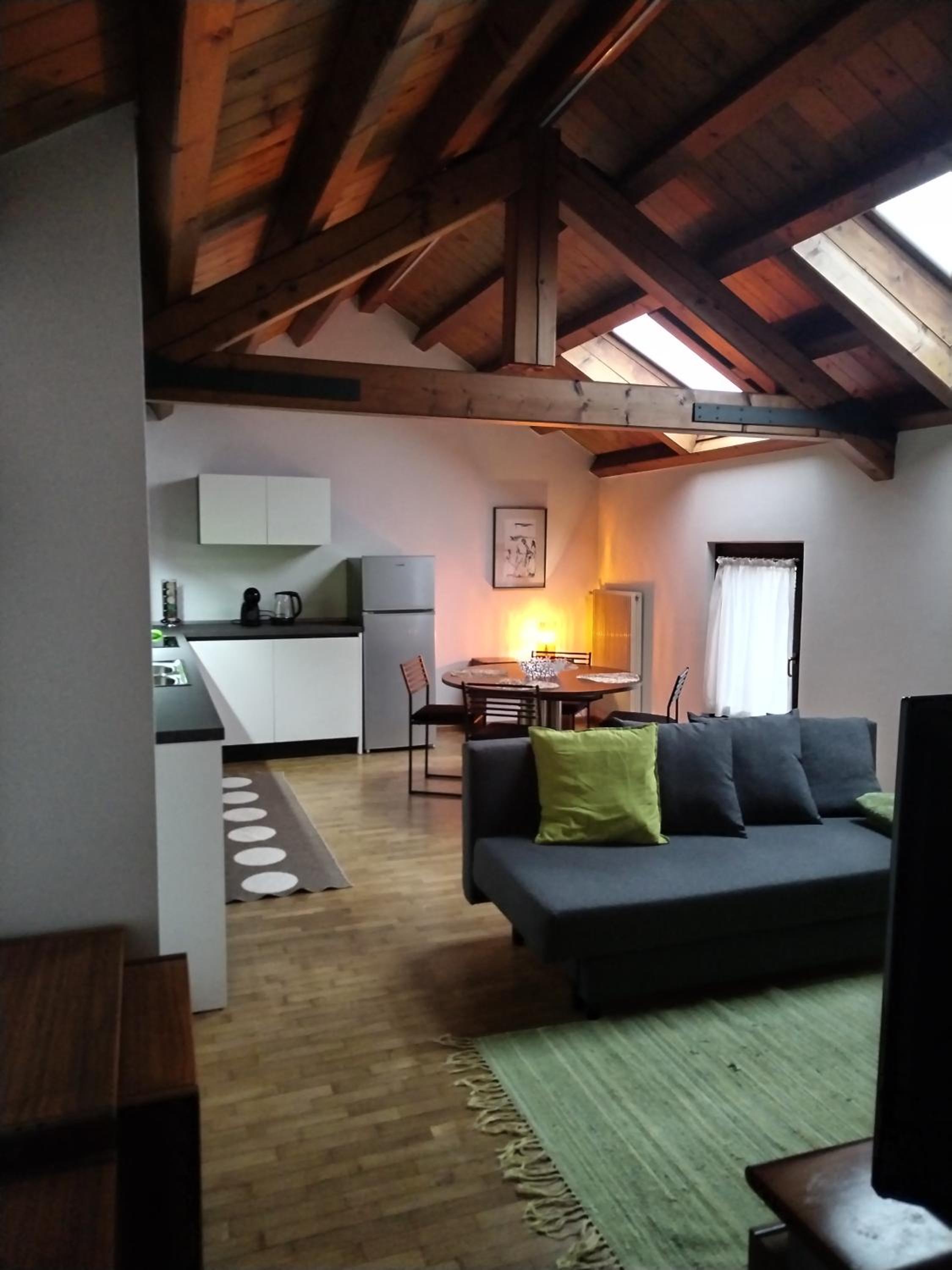 One-Bedroom Apartment photo 1
