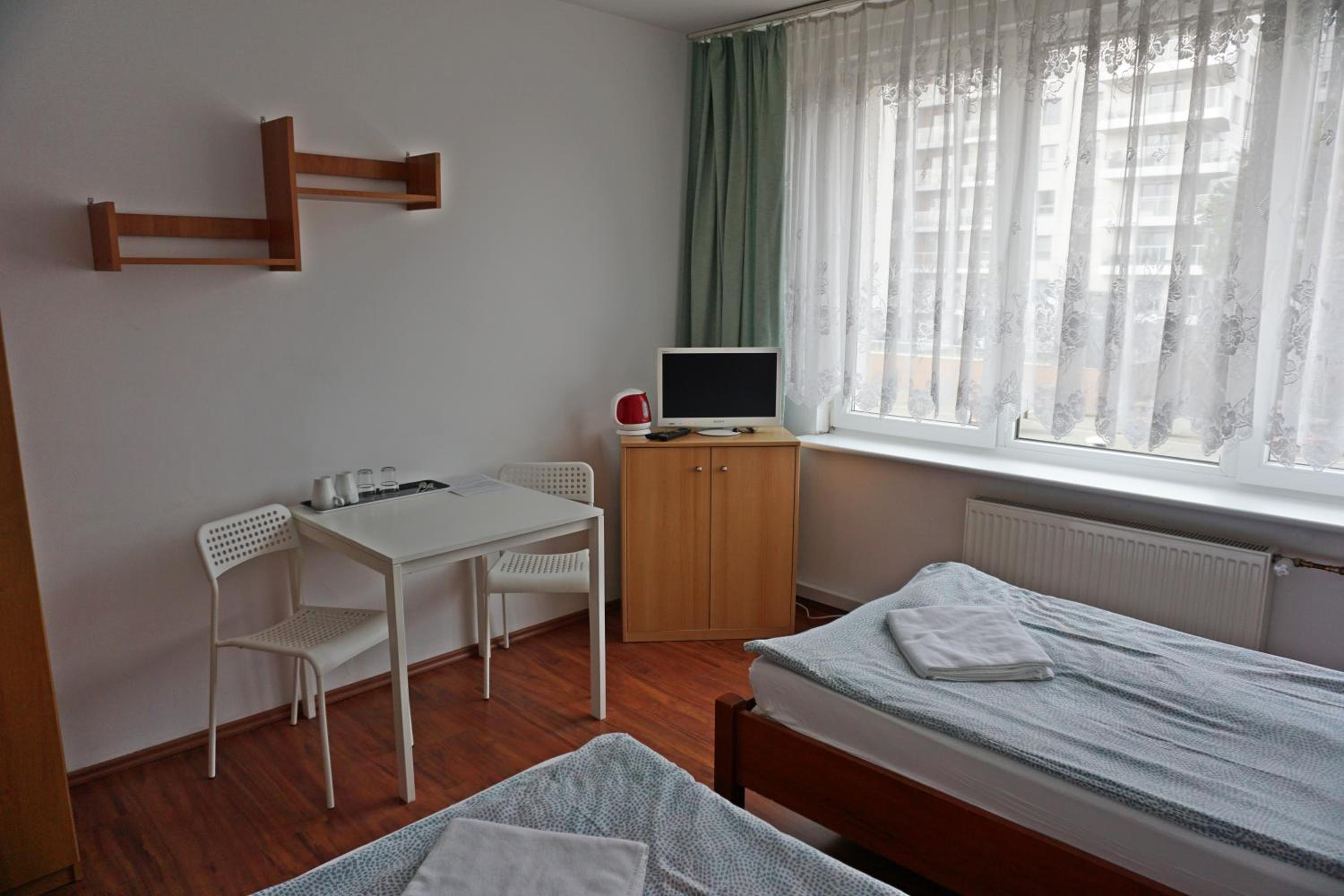 Economy Twin Room photo 3