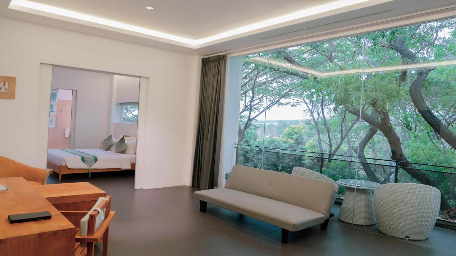 Executive Suite - Photo 4