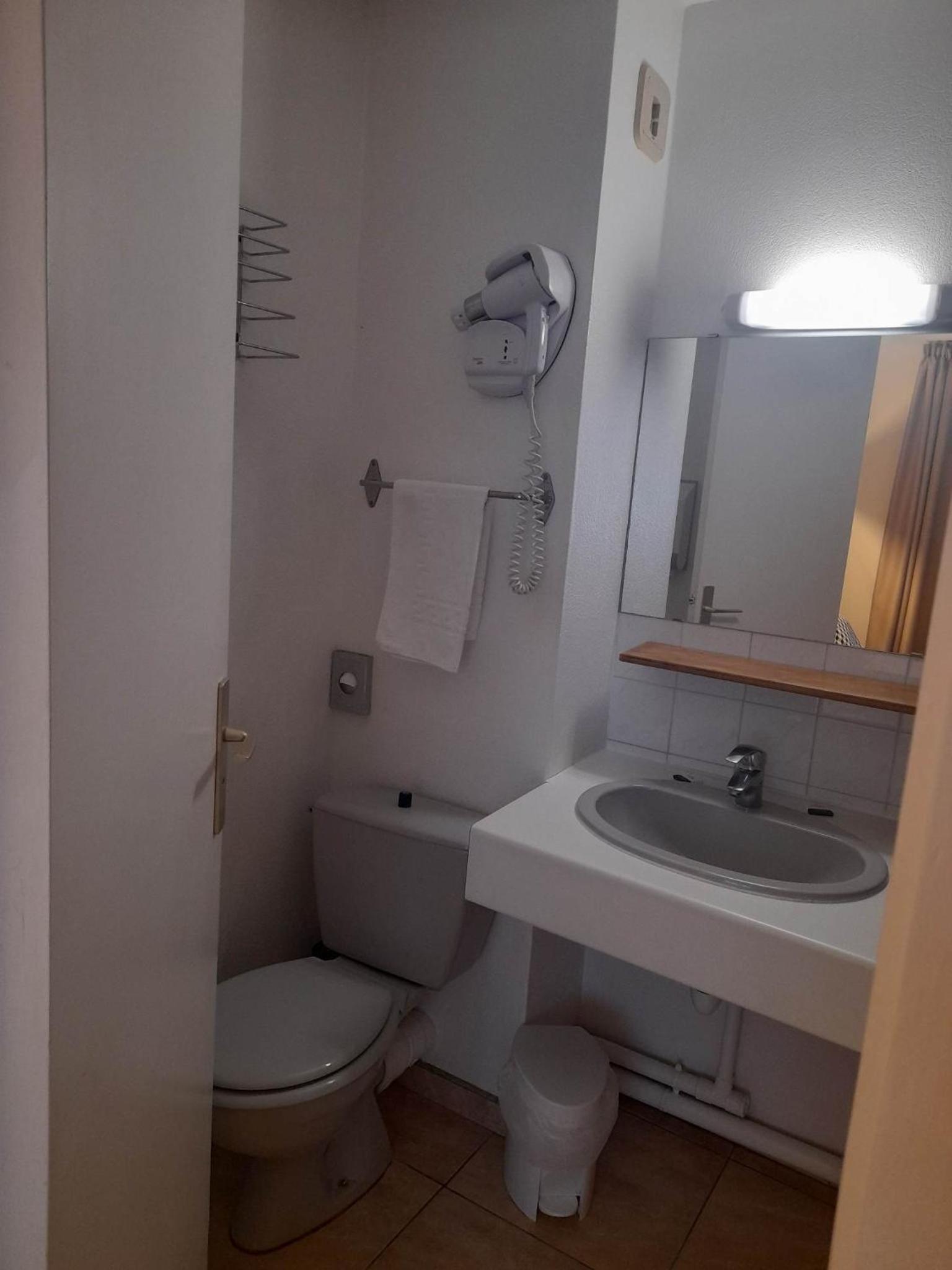 Double Room - Photo 5