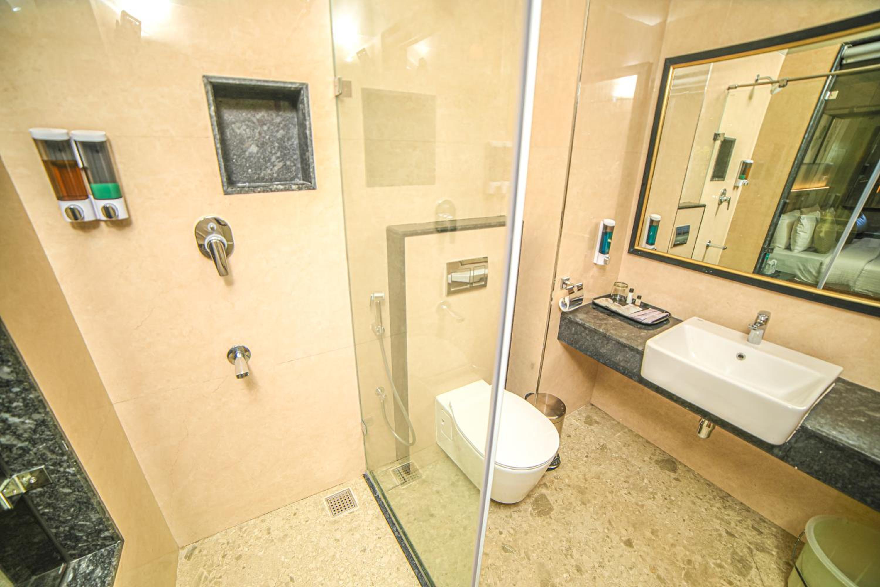 Double Room with Balcony - Photo 2