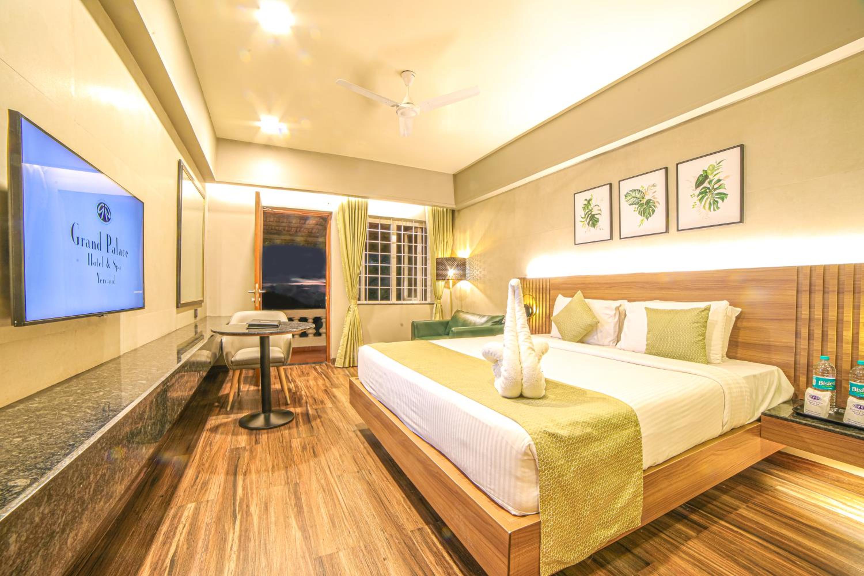 Double Room with Balcony - Photo 4