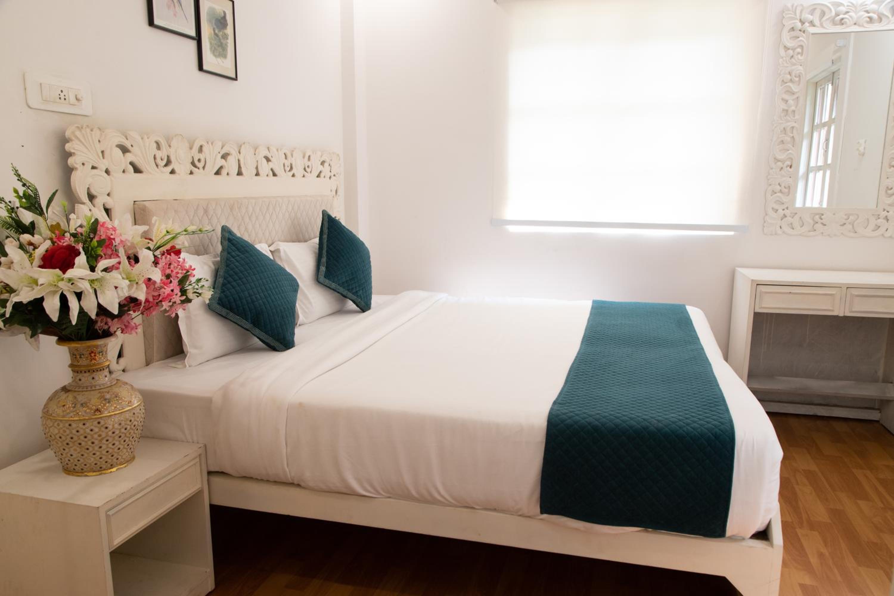 One-Bedroom Apartment photo 2