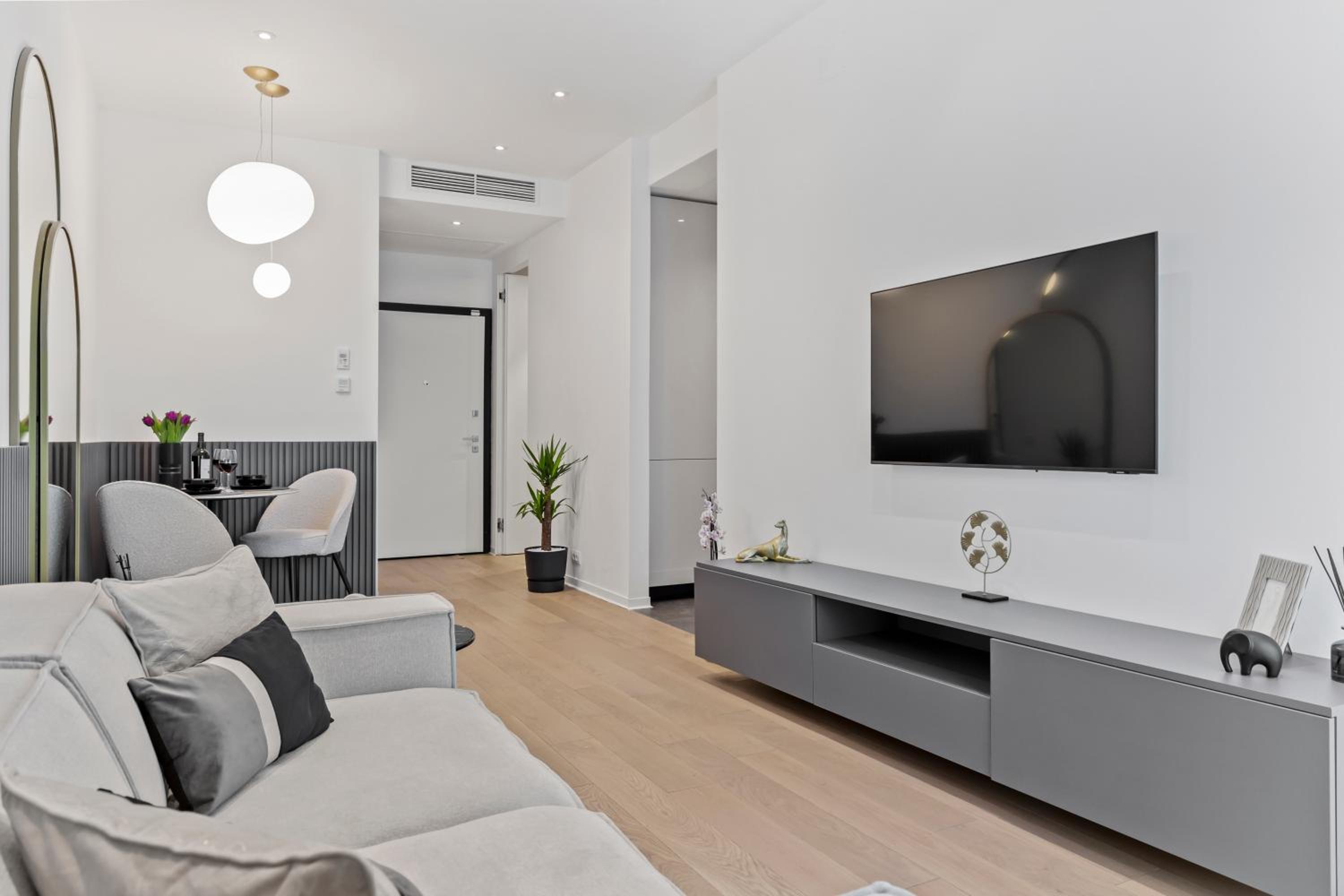One-Bedroom Apartment