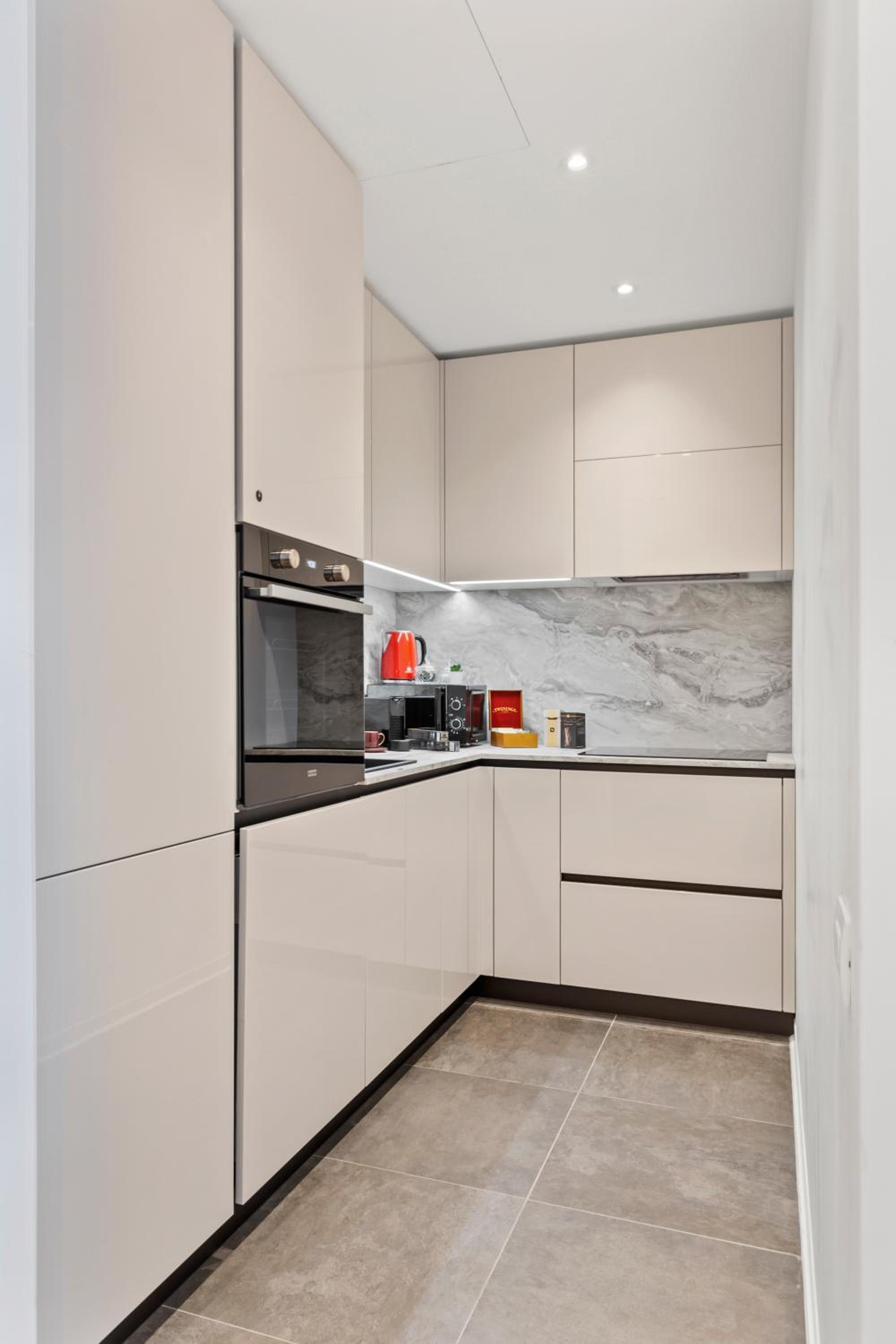 One-Bedroom Apartment - Photo 2