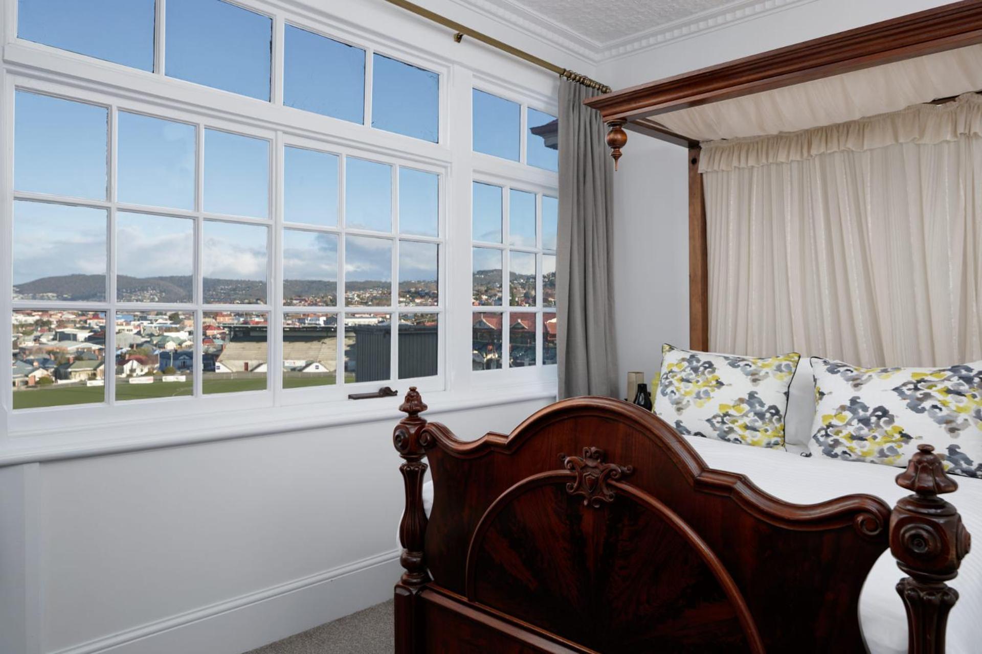 Manor King Room - Photo 8