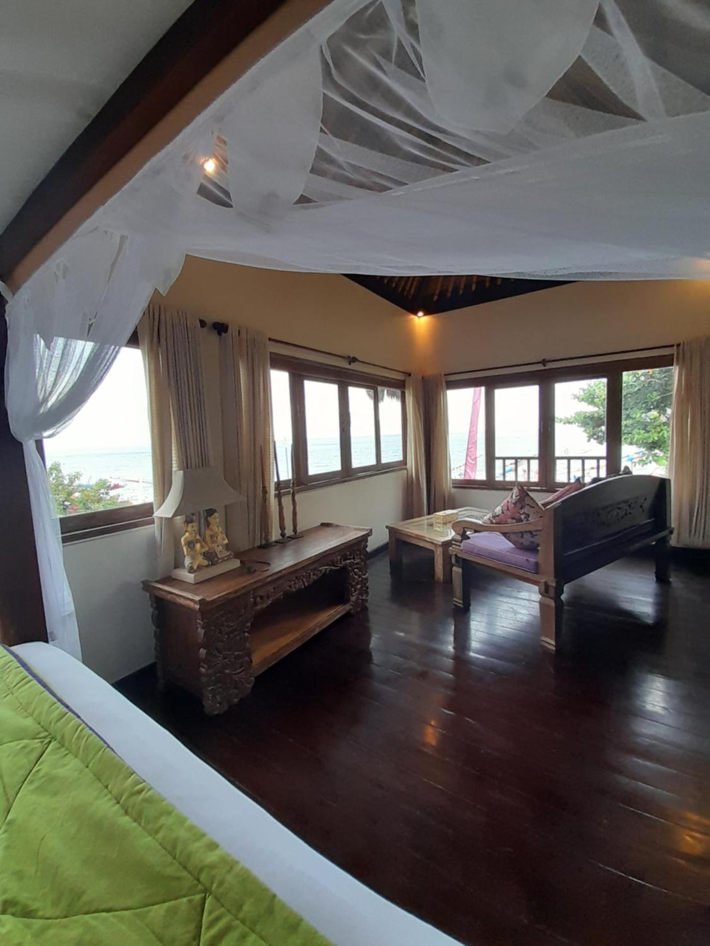Two-Bedroom Beachfront Villa - Photo 21