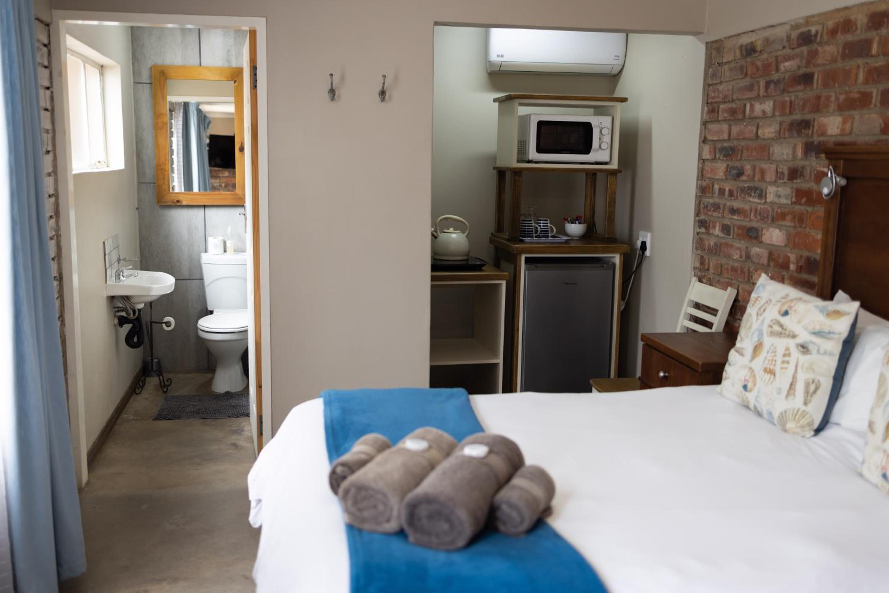 Standard Double Room - Photo 3