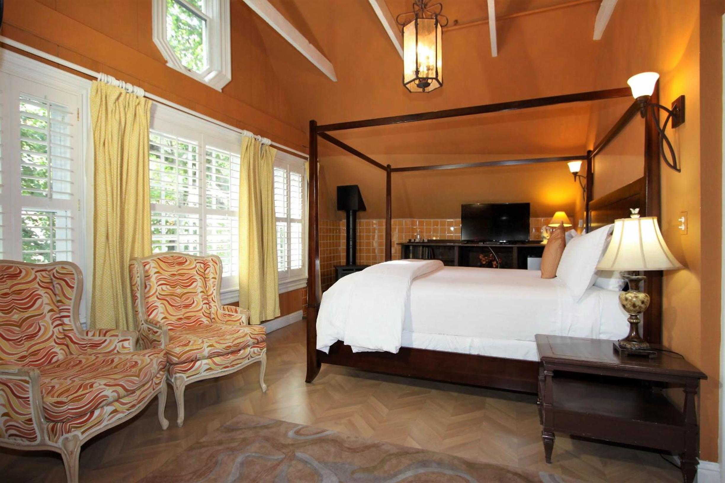 King Room with Fireplace photo 1