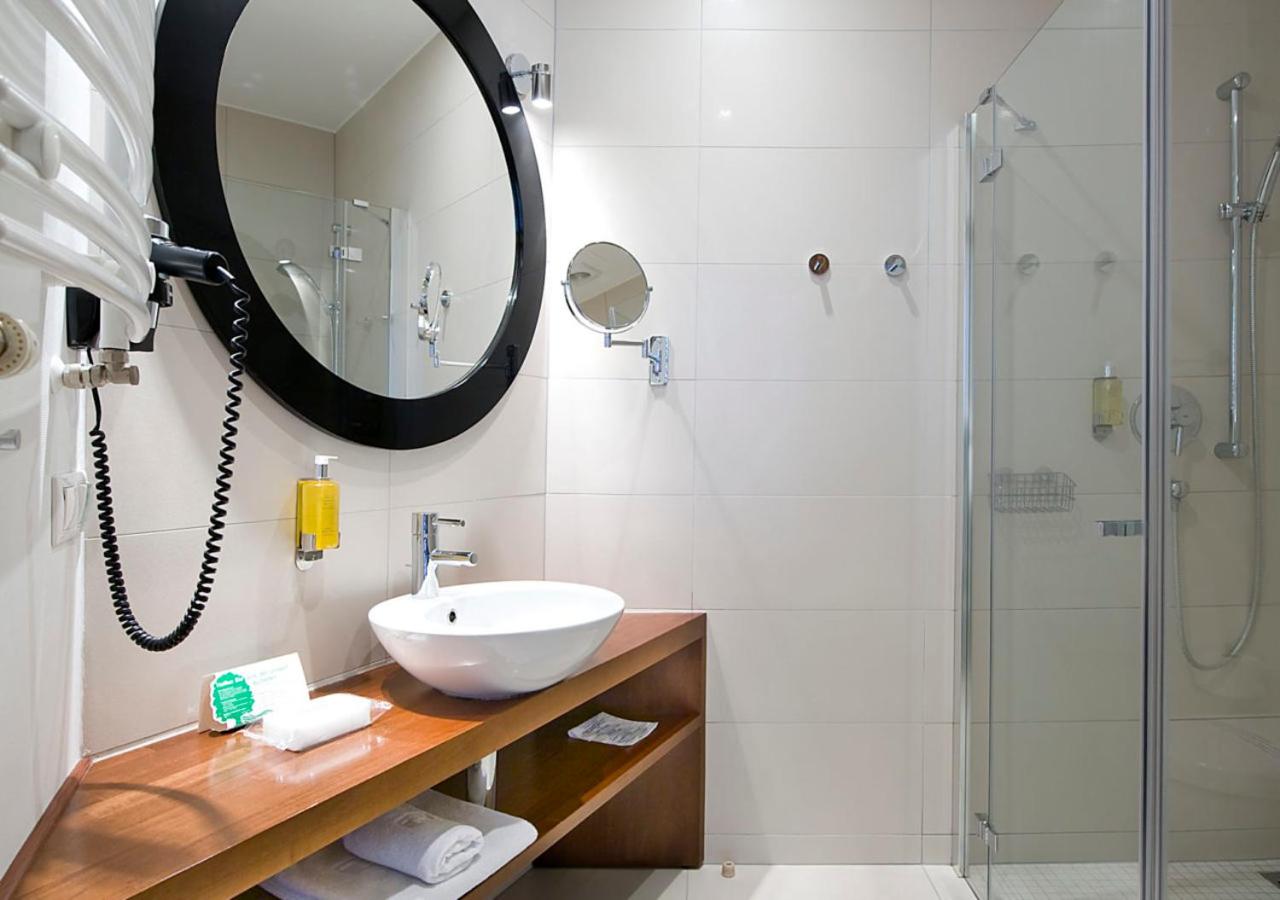 Classic Double Room with Terrace and Courtyard View - Photo 12