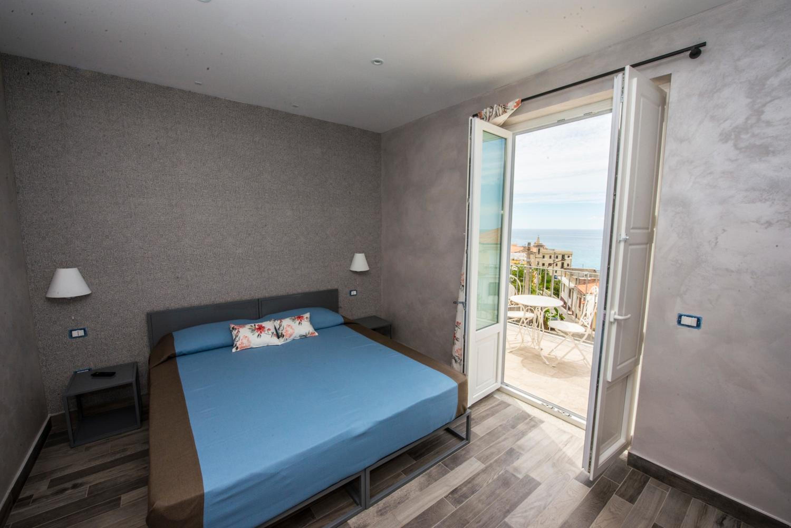 Double or Twin Room with Sea View photo 2