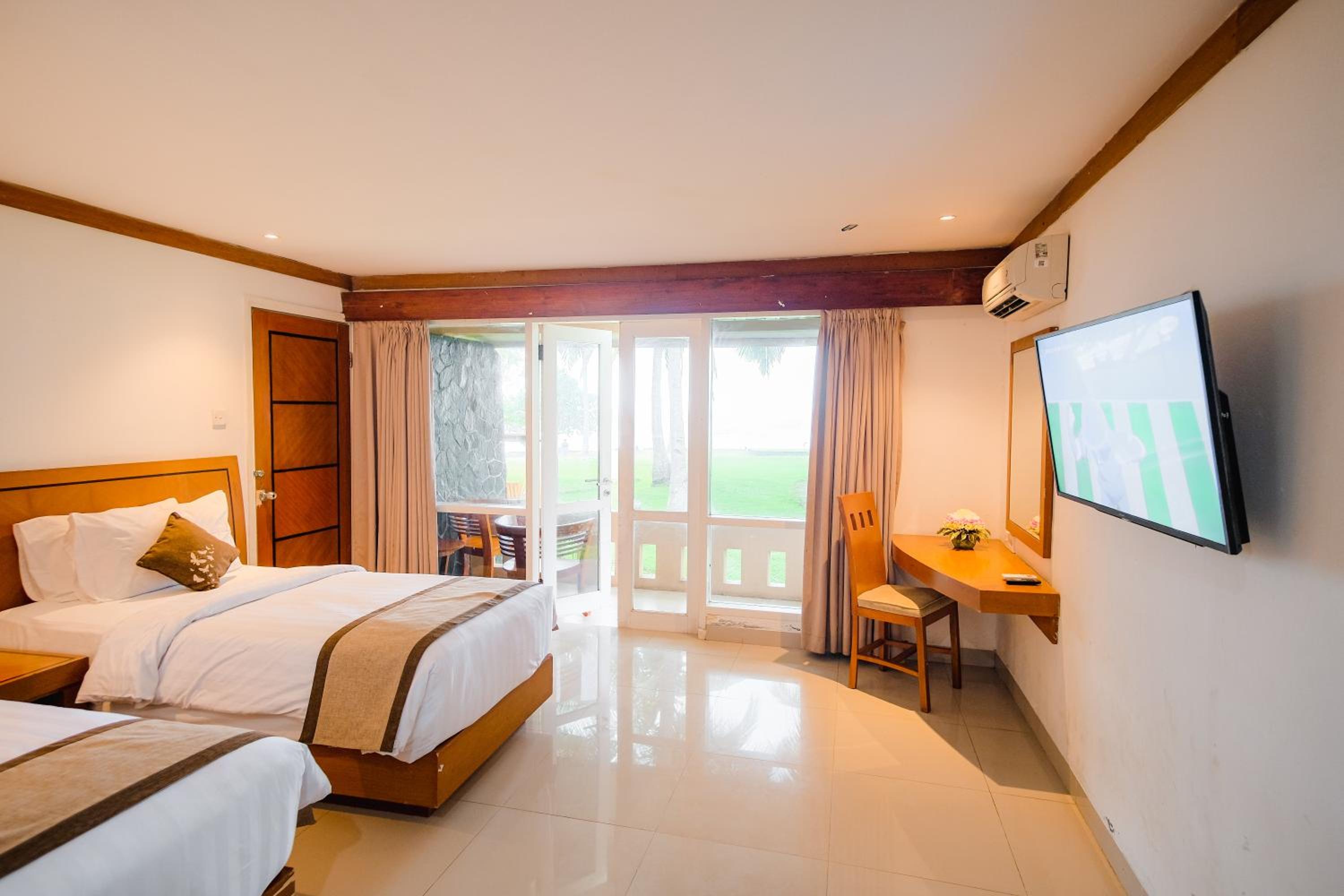 Twin Room with Sea View photo 2
