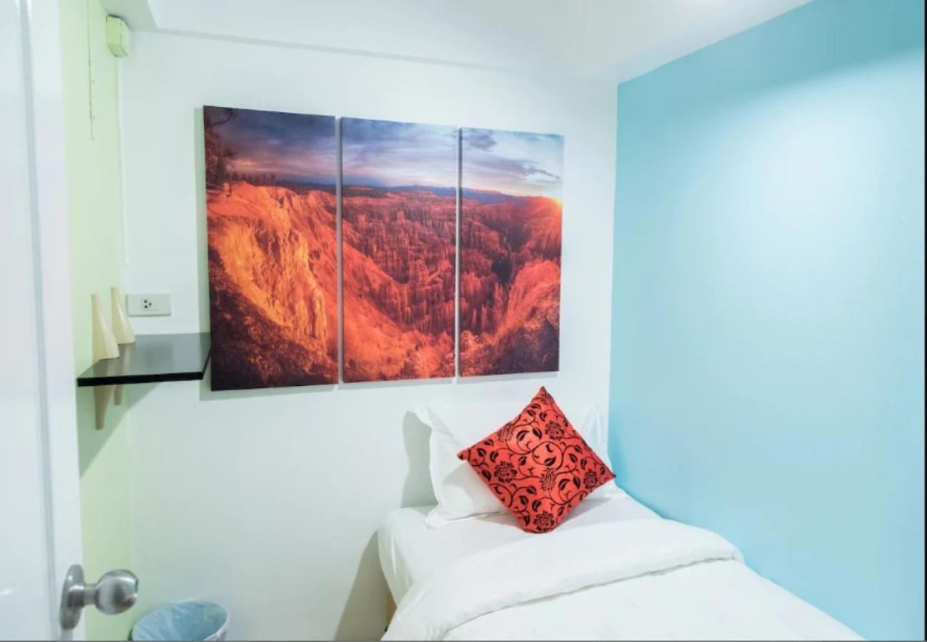 Single Room with Private Bathroom thumbnail 6