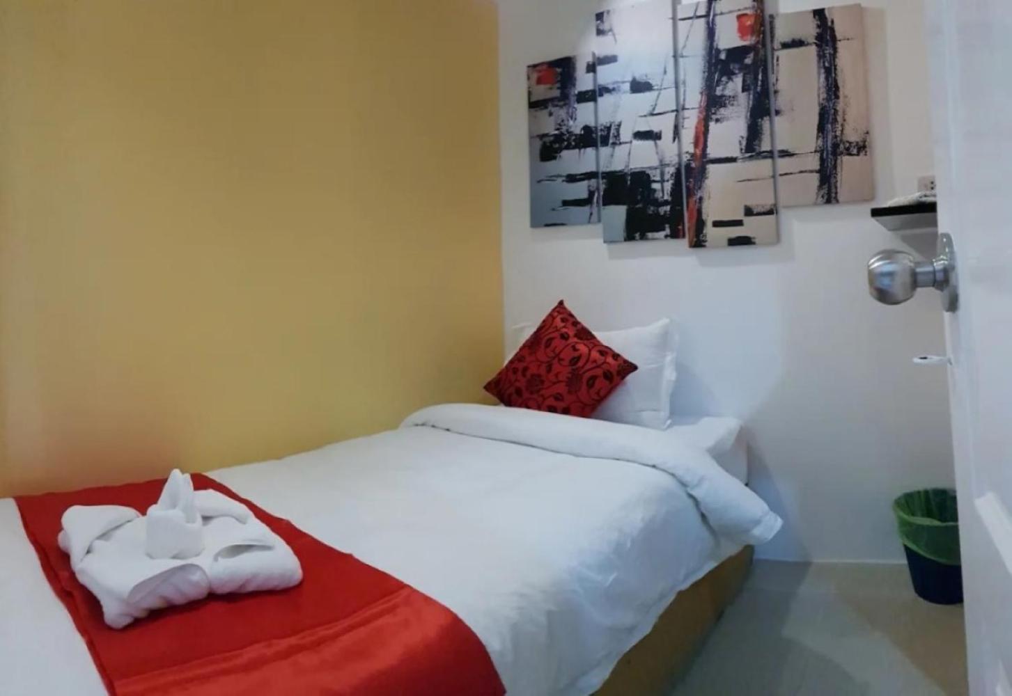 Single Room with Private Bathroom photo 2
