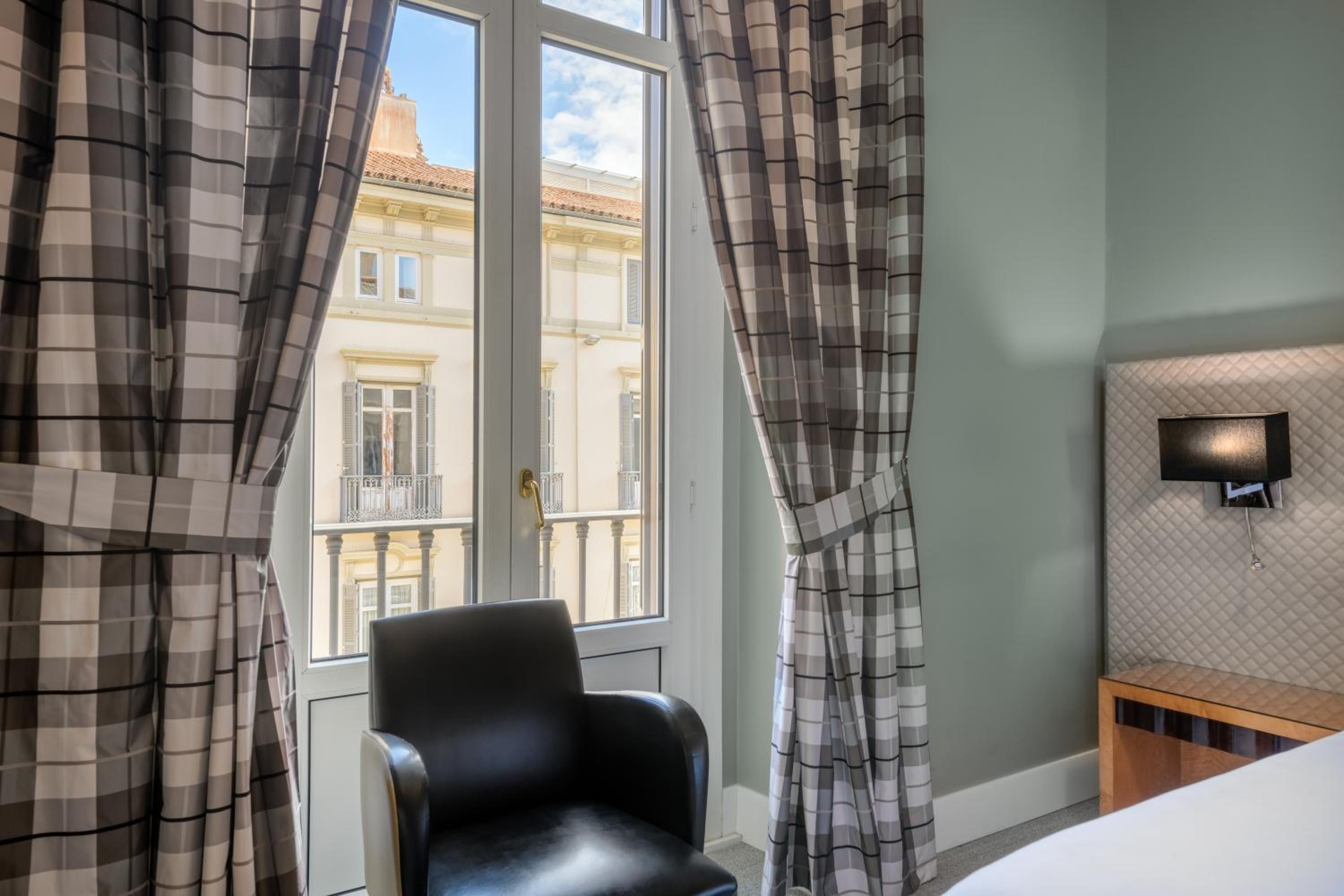 Double or Twin Room - Photo 4
