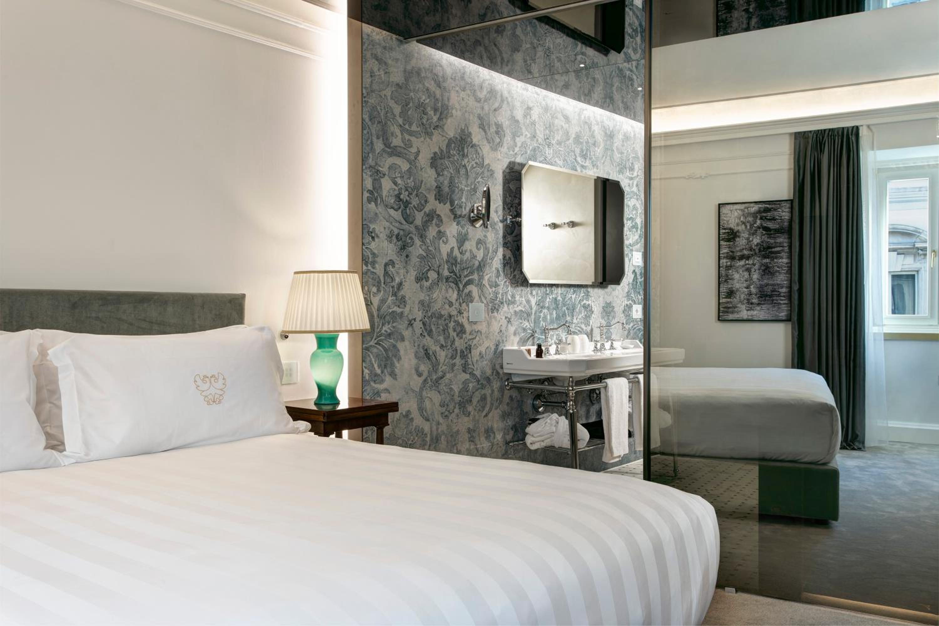 Deluxe Double or Twin Room - Photo 8