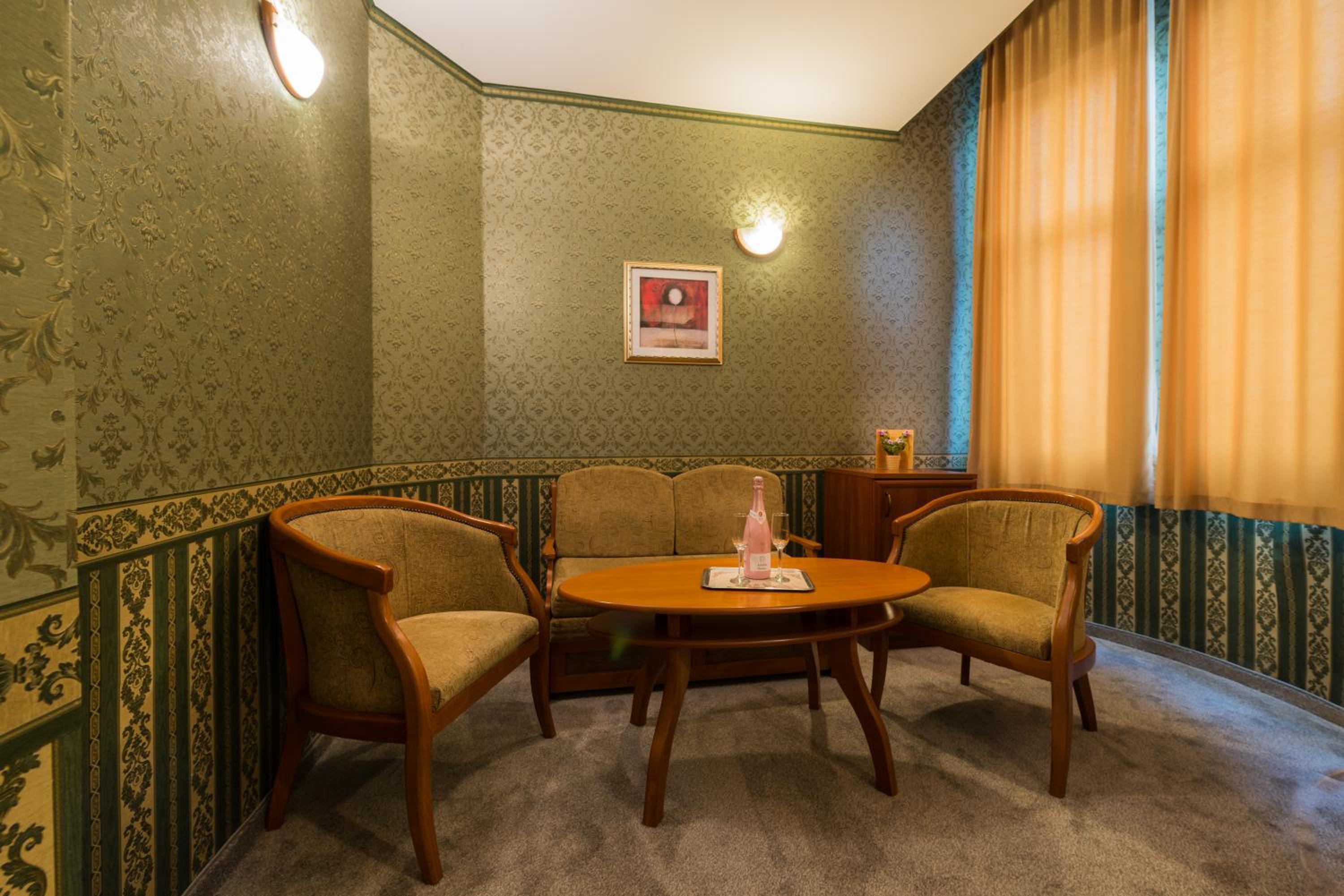 Family Room - Photo 6