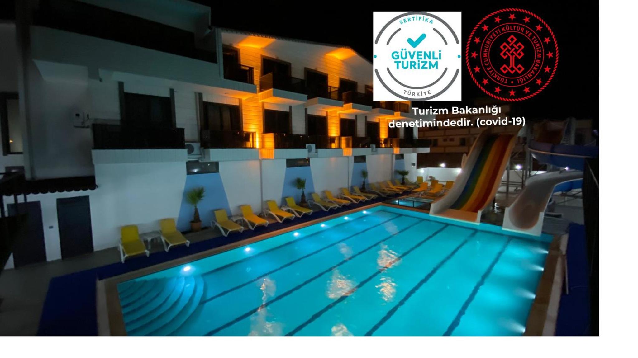 Triple Room with Pool View photo 3