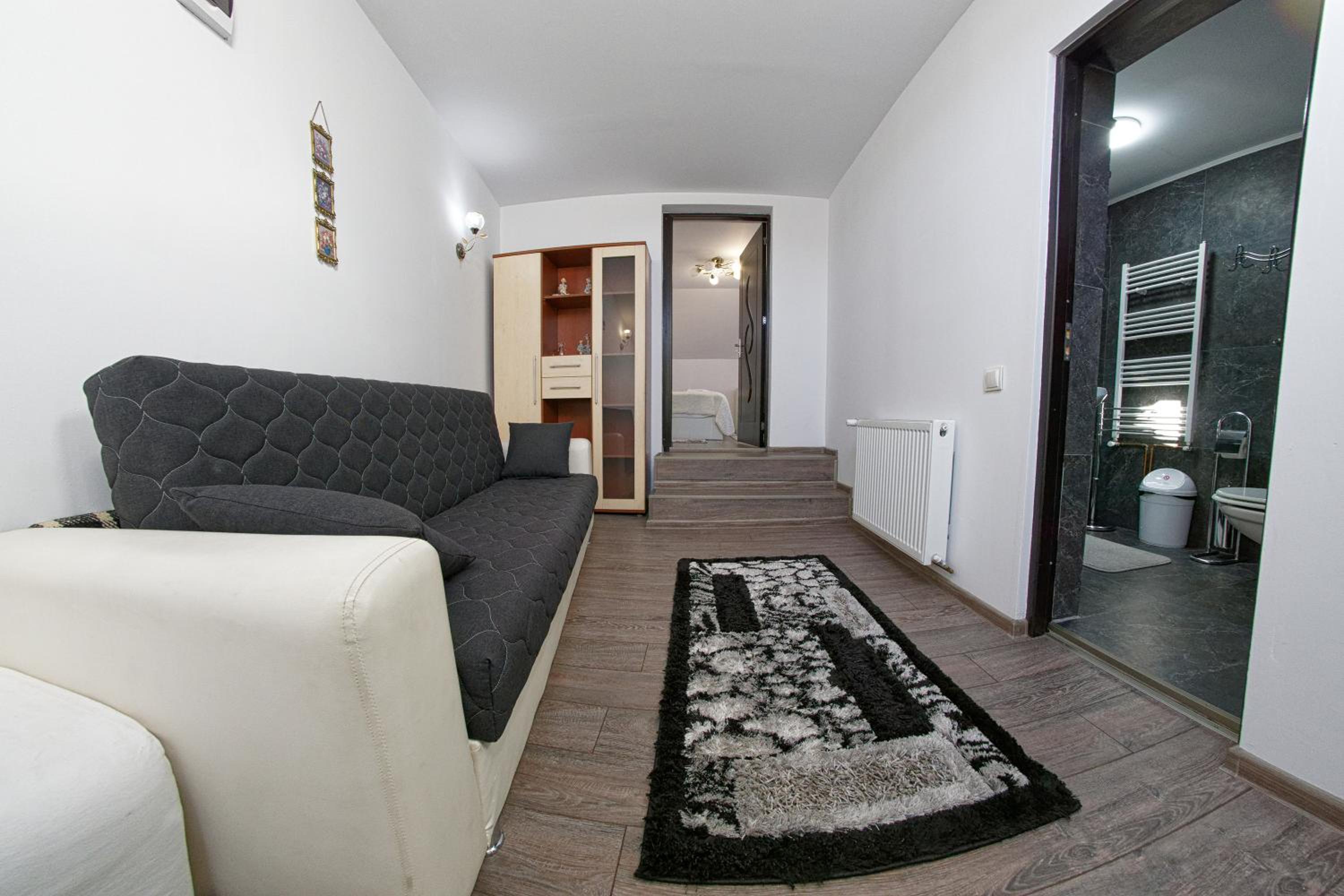 Apartment with Balcony - Photo 2