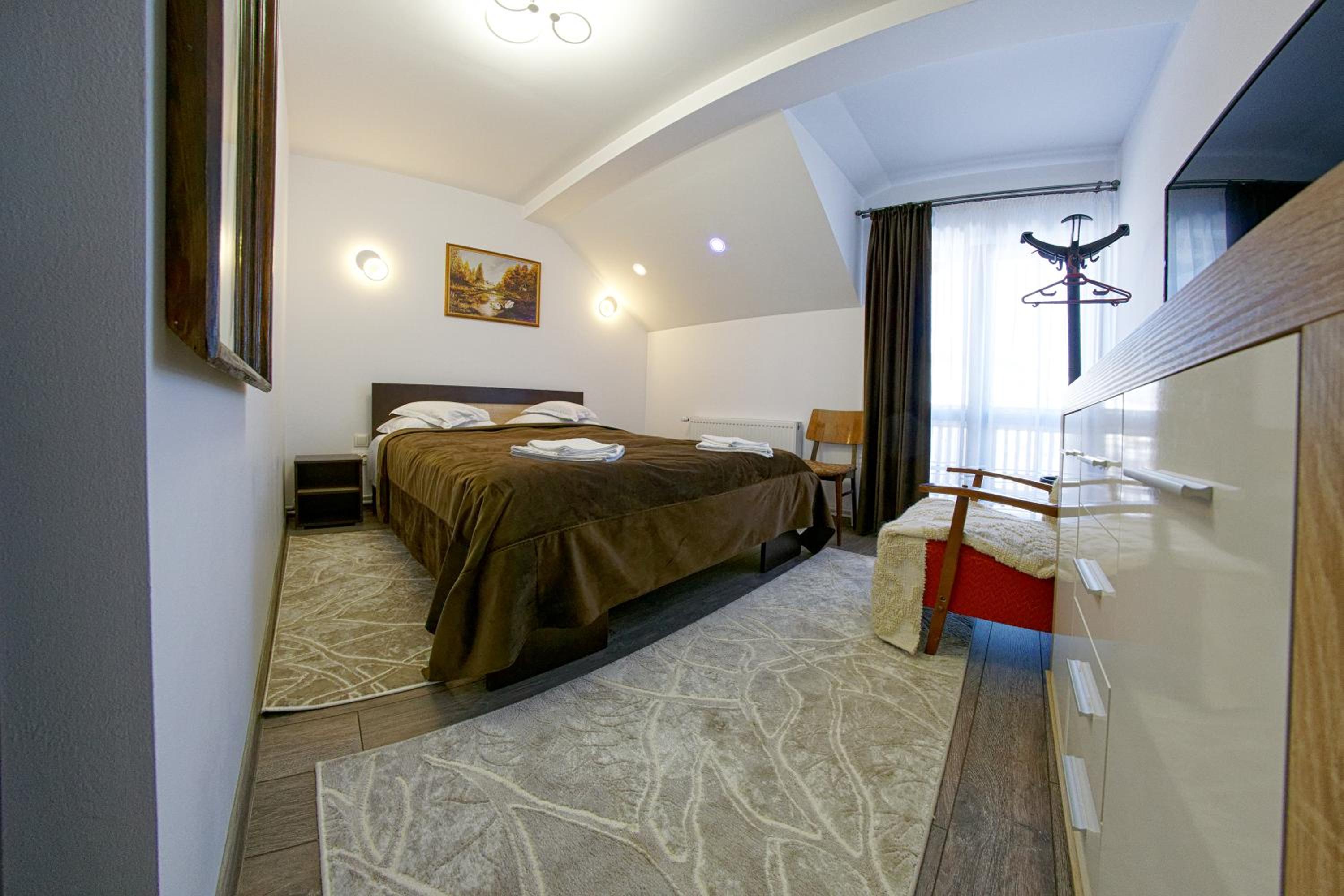 Double Room with Balcony - Photo 4