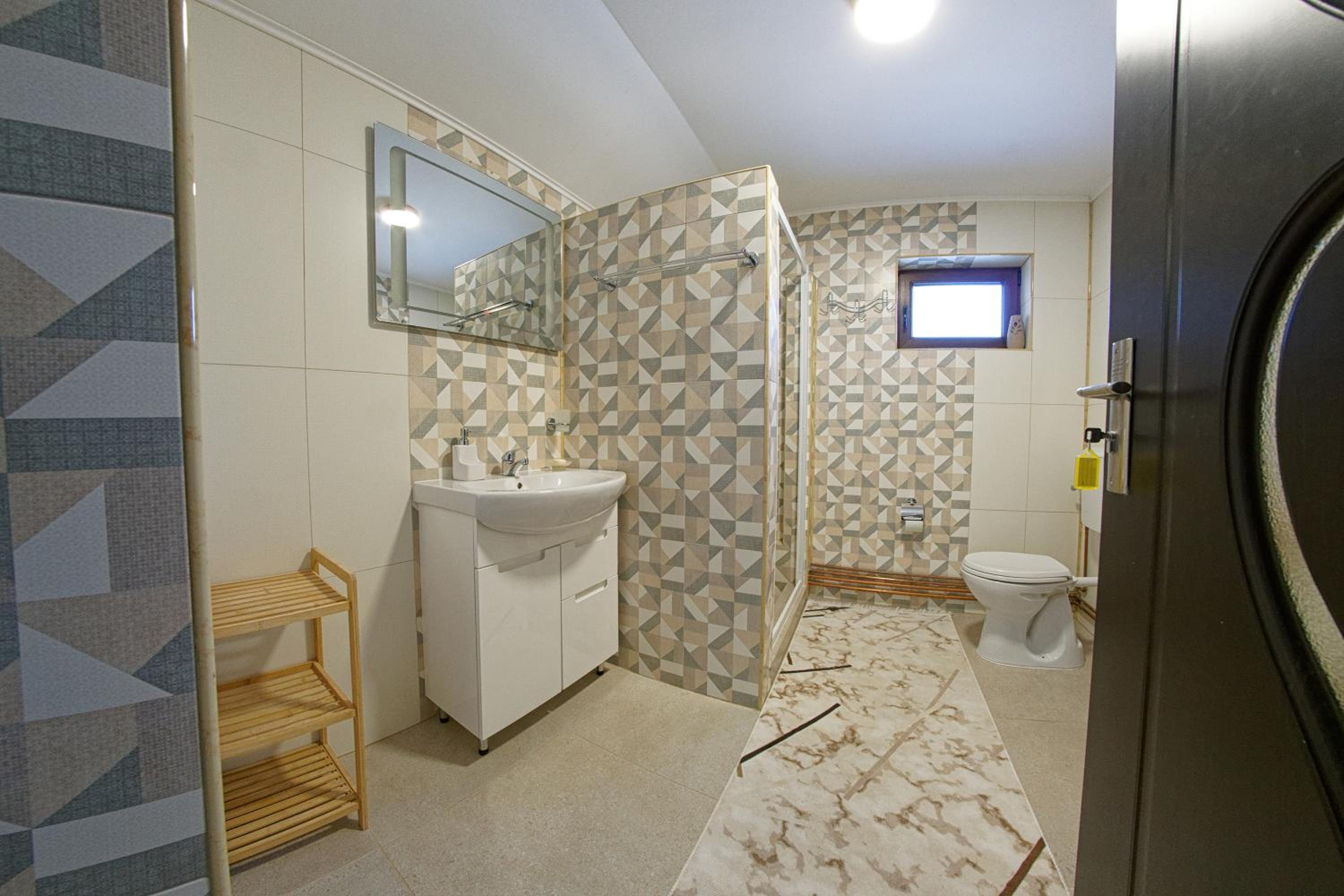 Double Room with Balcony - Photo 6