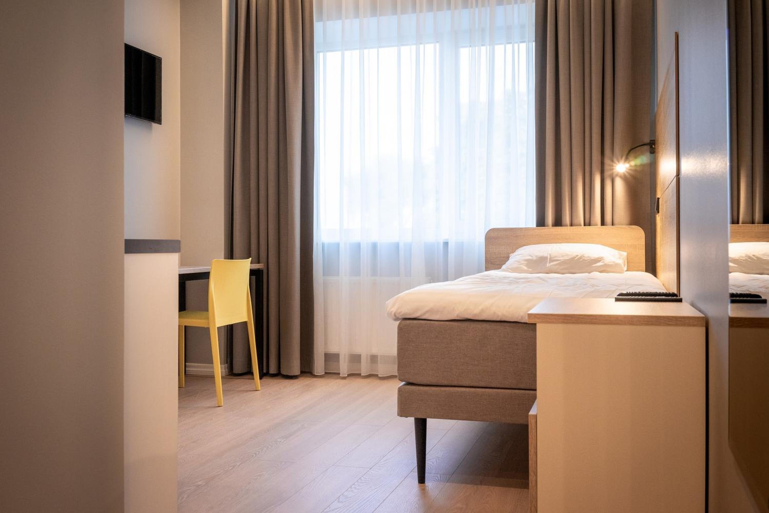 Single Room with Private Bathroom photo 1