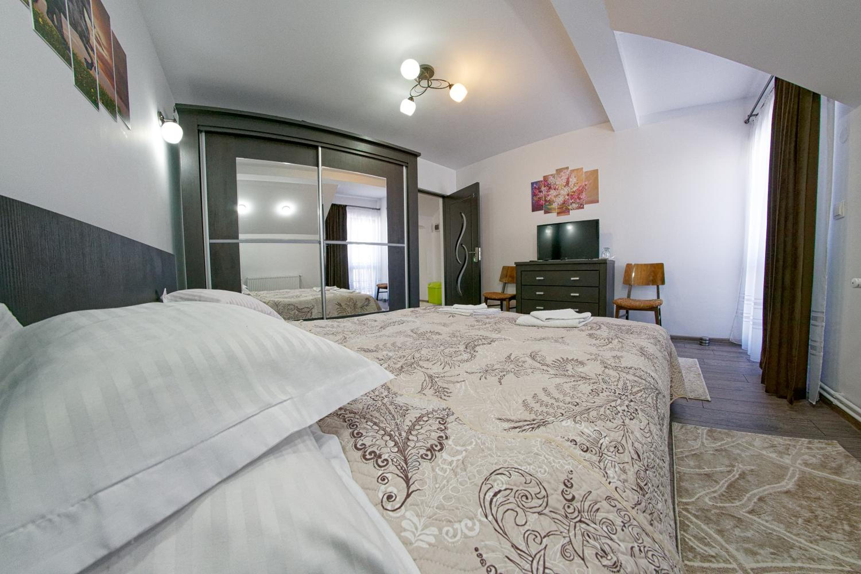 Double Room with Balcony - Photo 5
