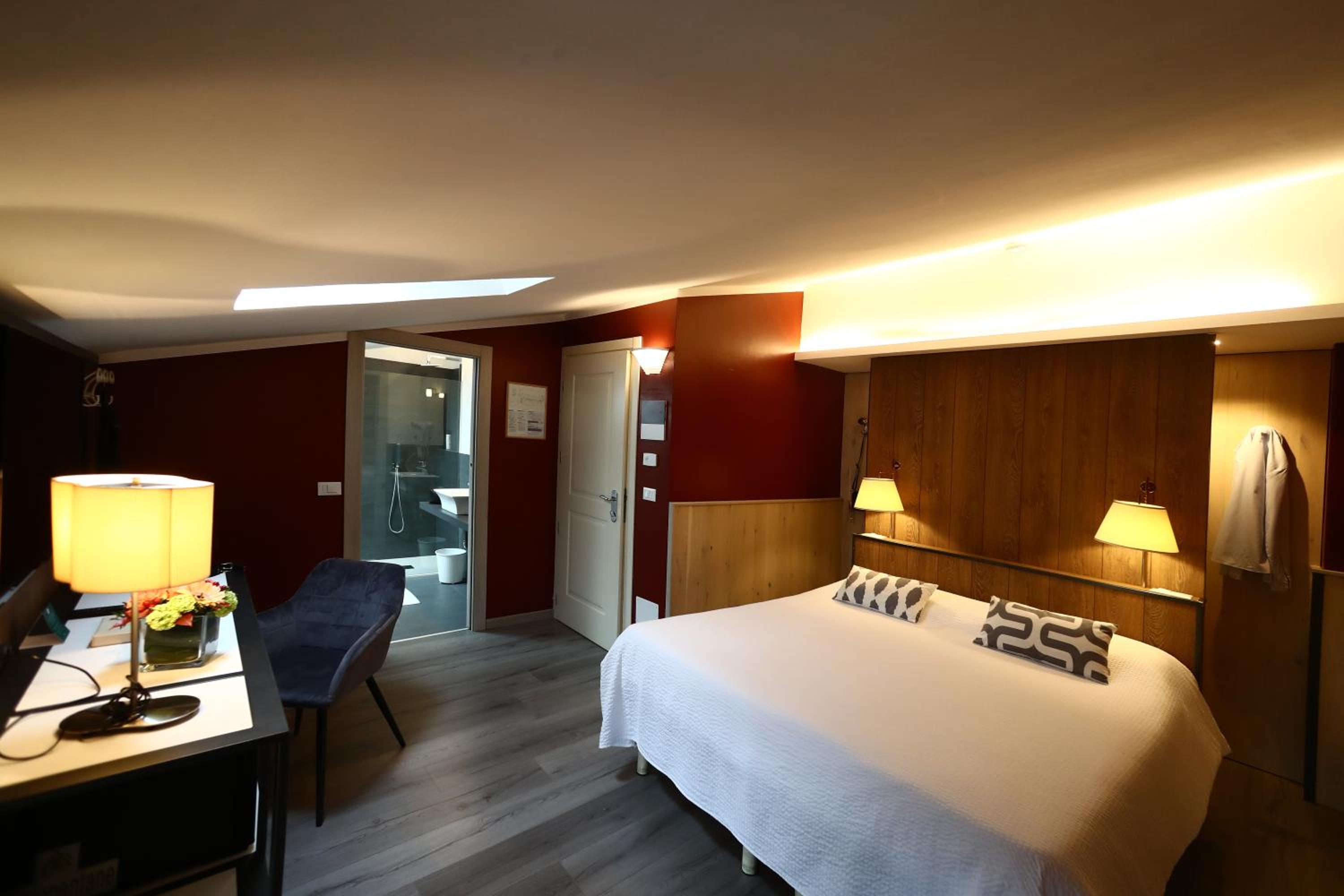 Double or Twin Room - Photo 2