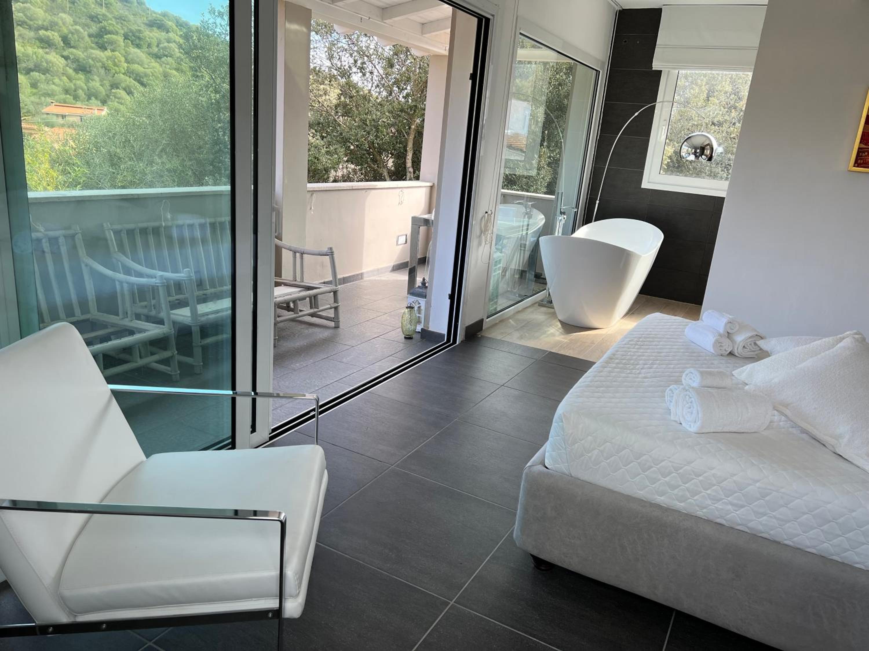 Double Room - Photo 3
