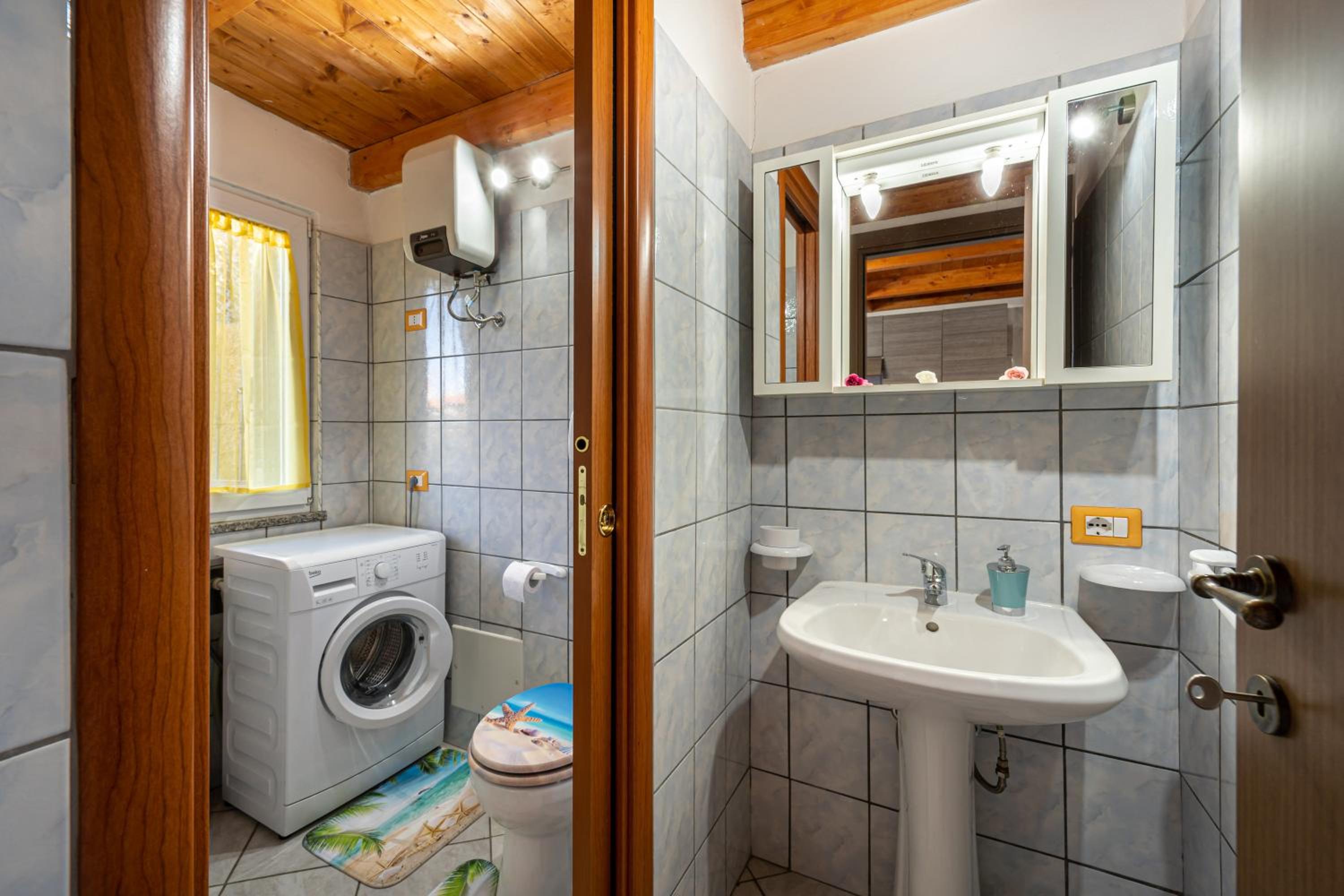 One-Bedroom House - Photo 6