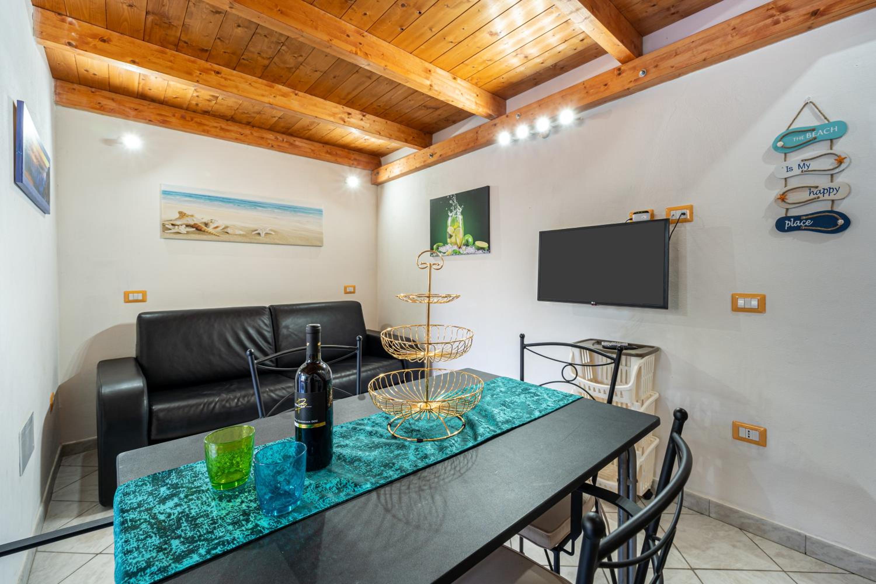 One-Bedroom House - Photo 14