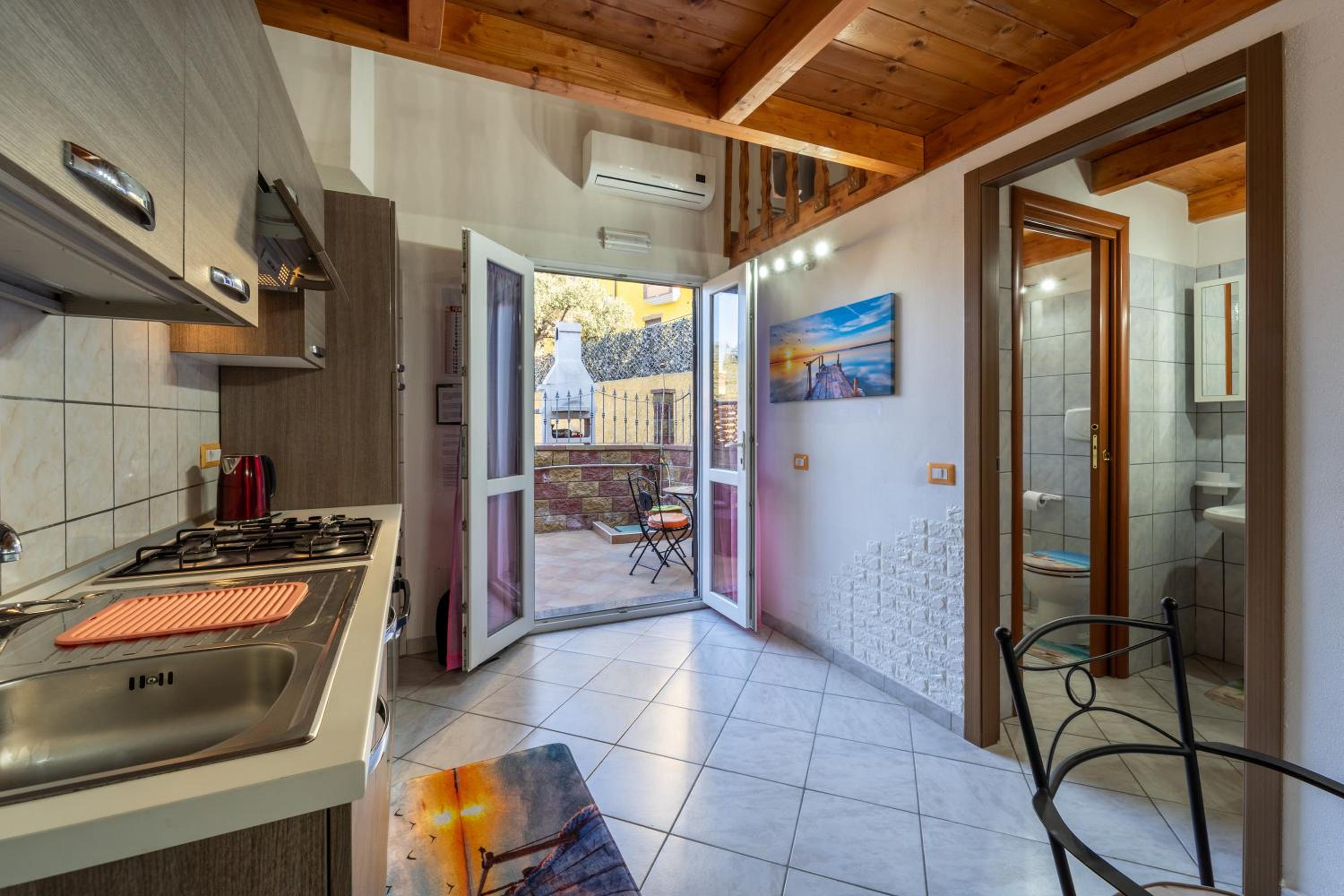 One-Bedroom House - Photo 9