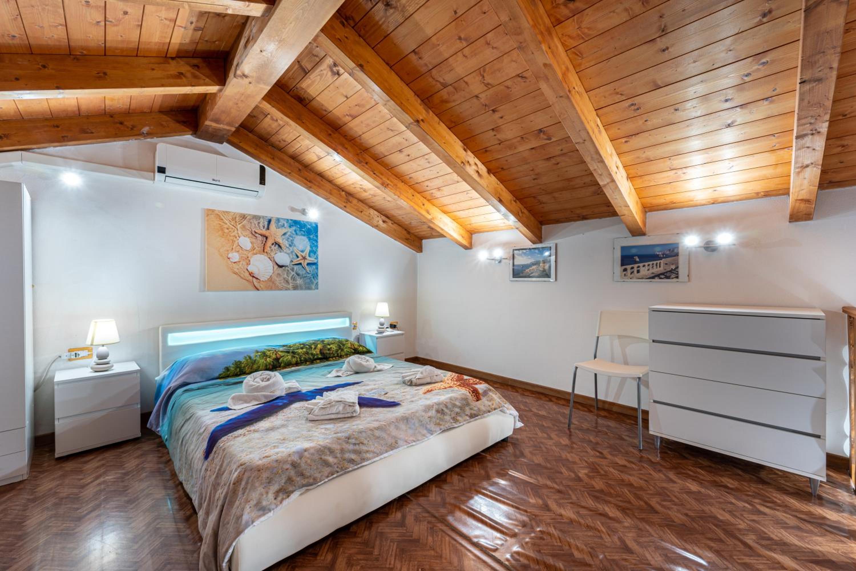 One-Bedroom House - Photo 11
