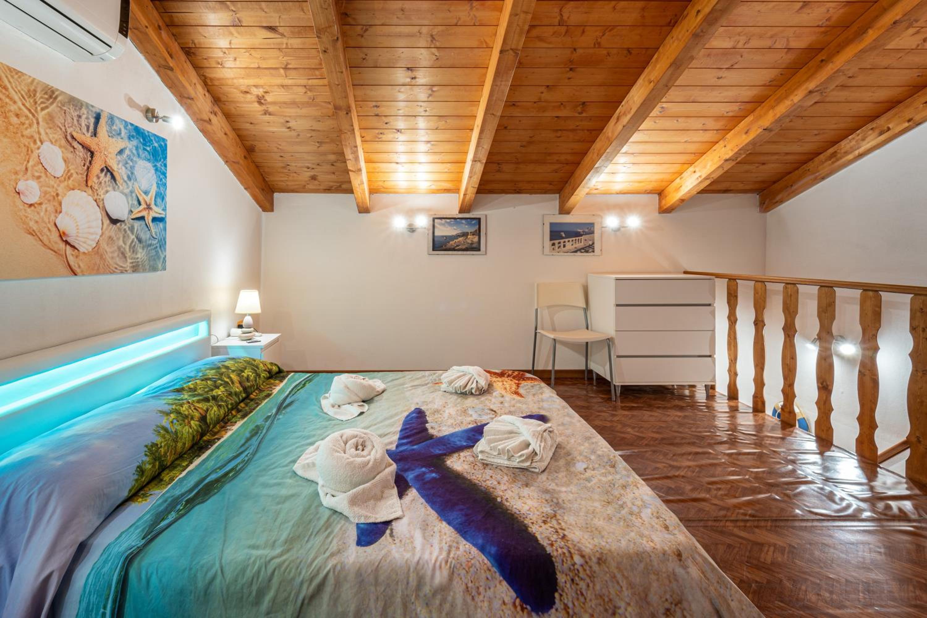One-Bedroom House - Photo 12