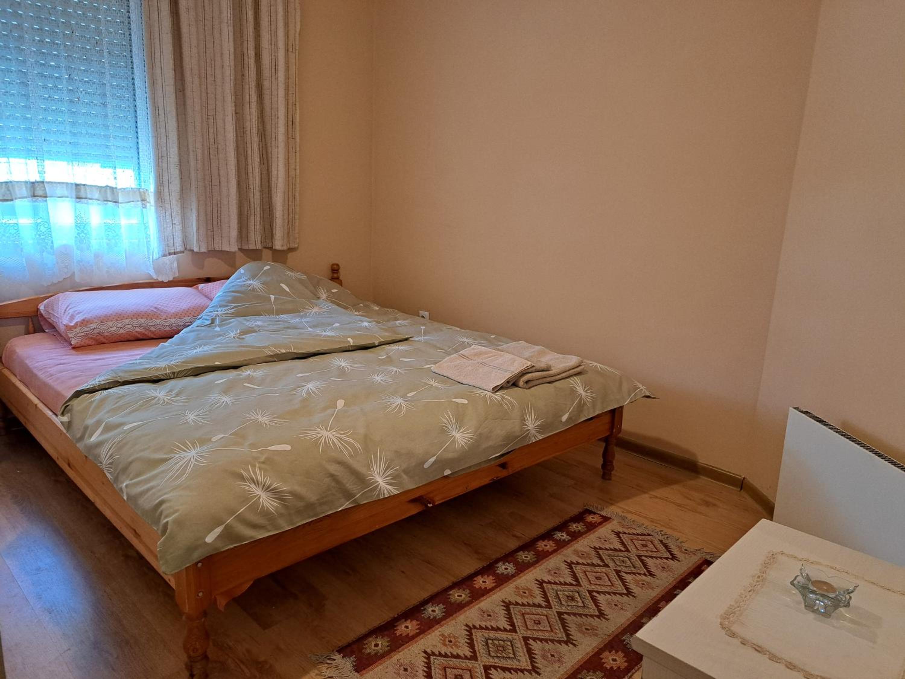 One-Bedroom Apartment - Photo 2