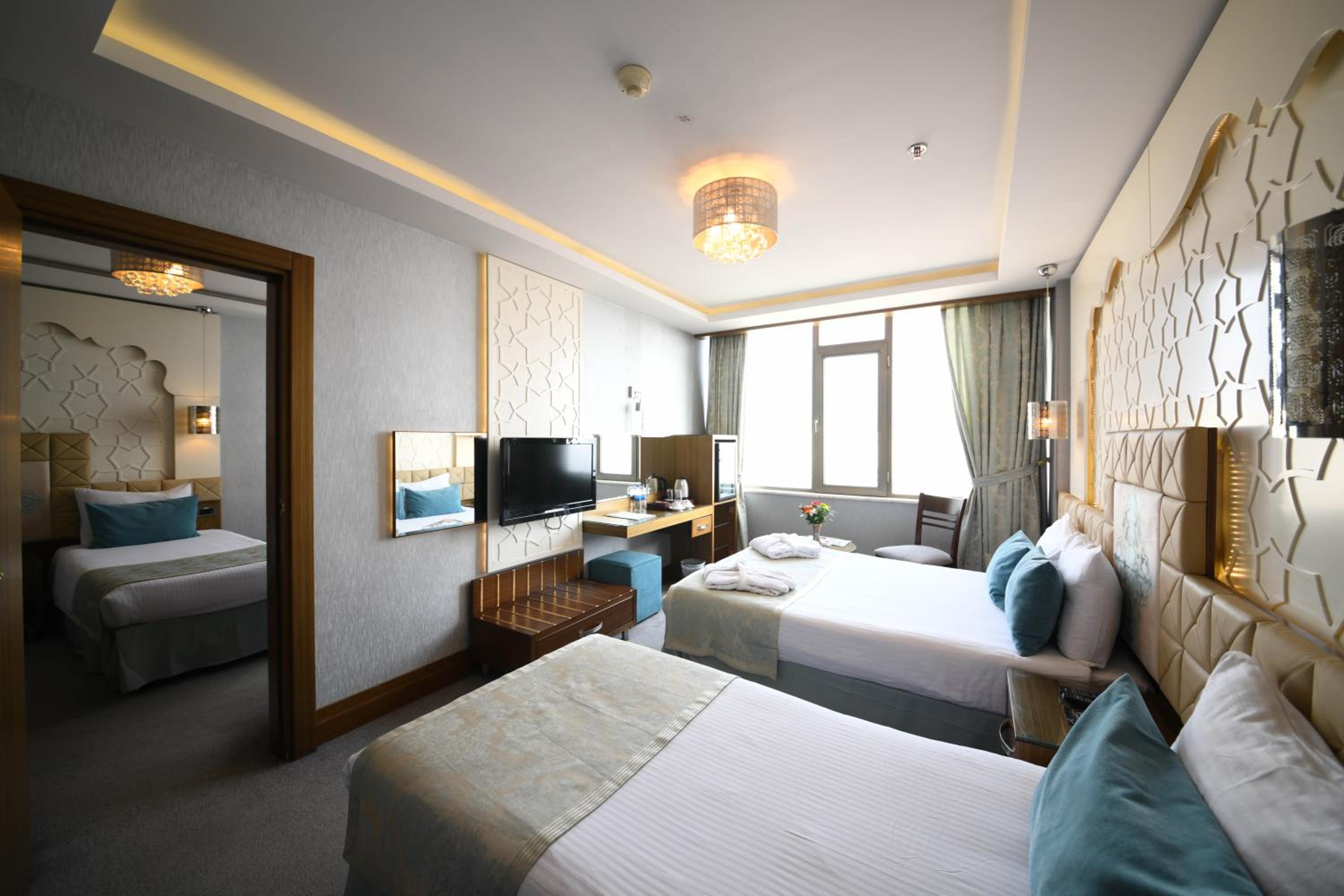 Family Connection Room with Sea View photo 2