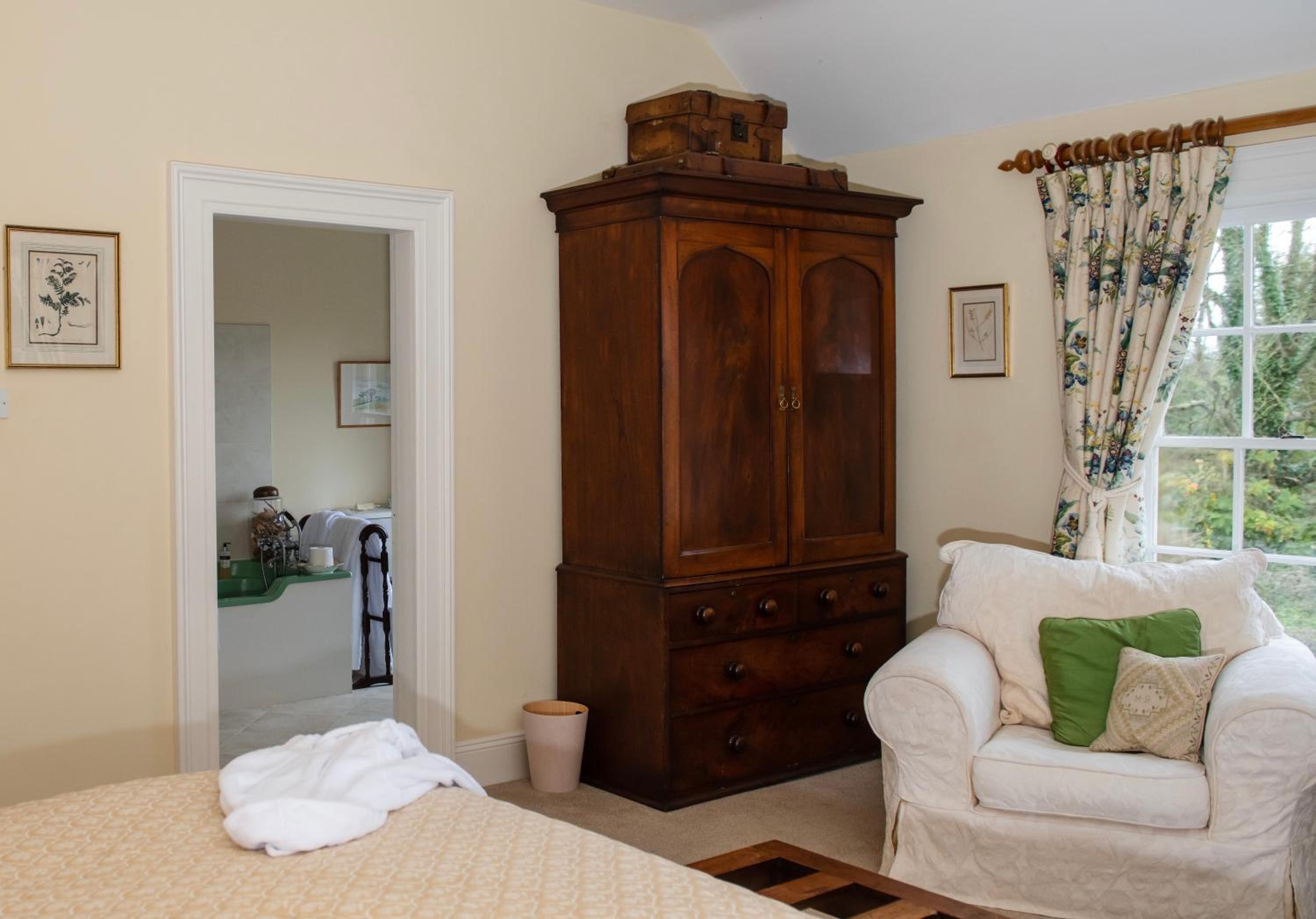 Deluxe Double Room - Photo 9