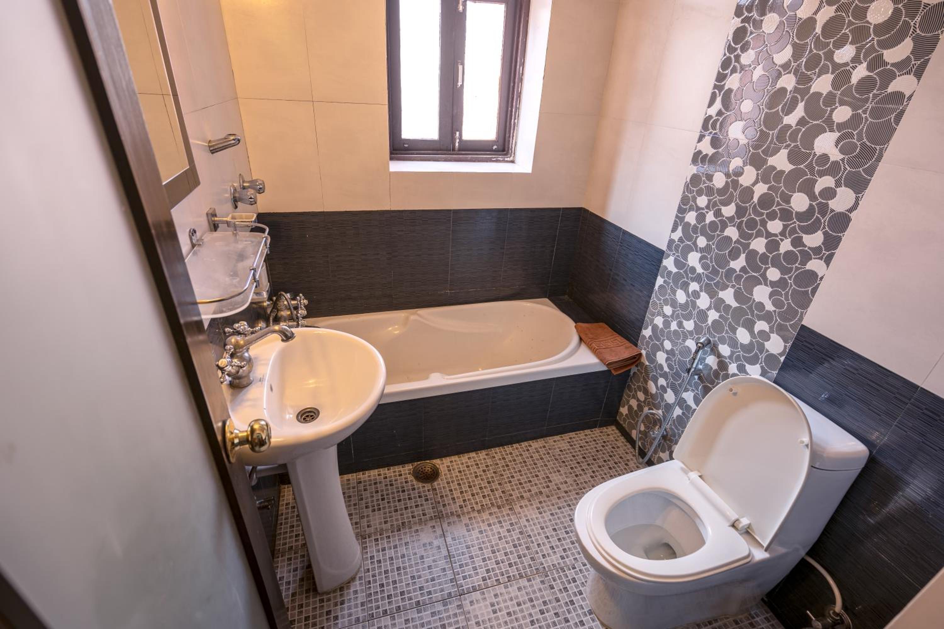 Deluxe Double or Twin Room - Photo 2