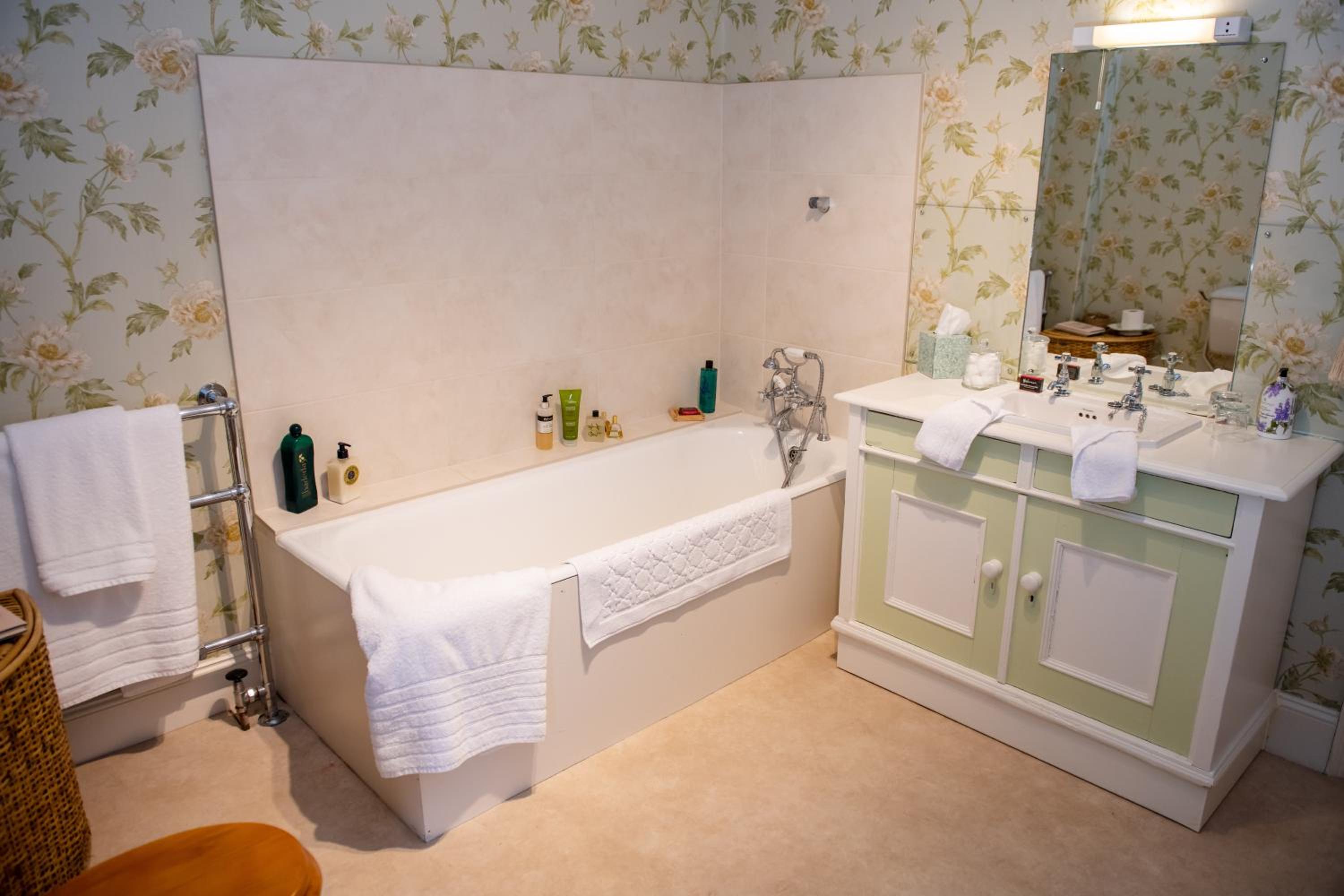 Deluxe Twin Room - Photo 6
