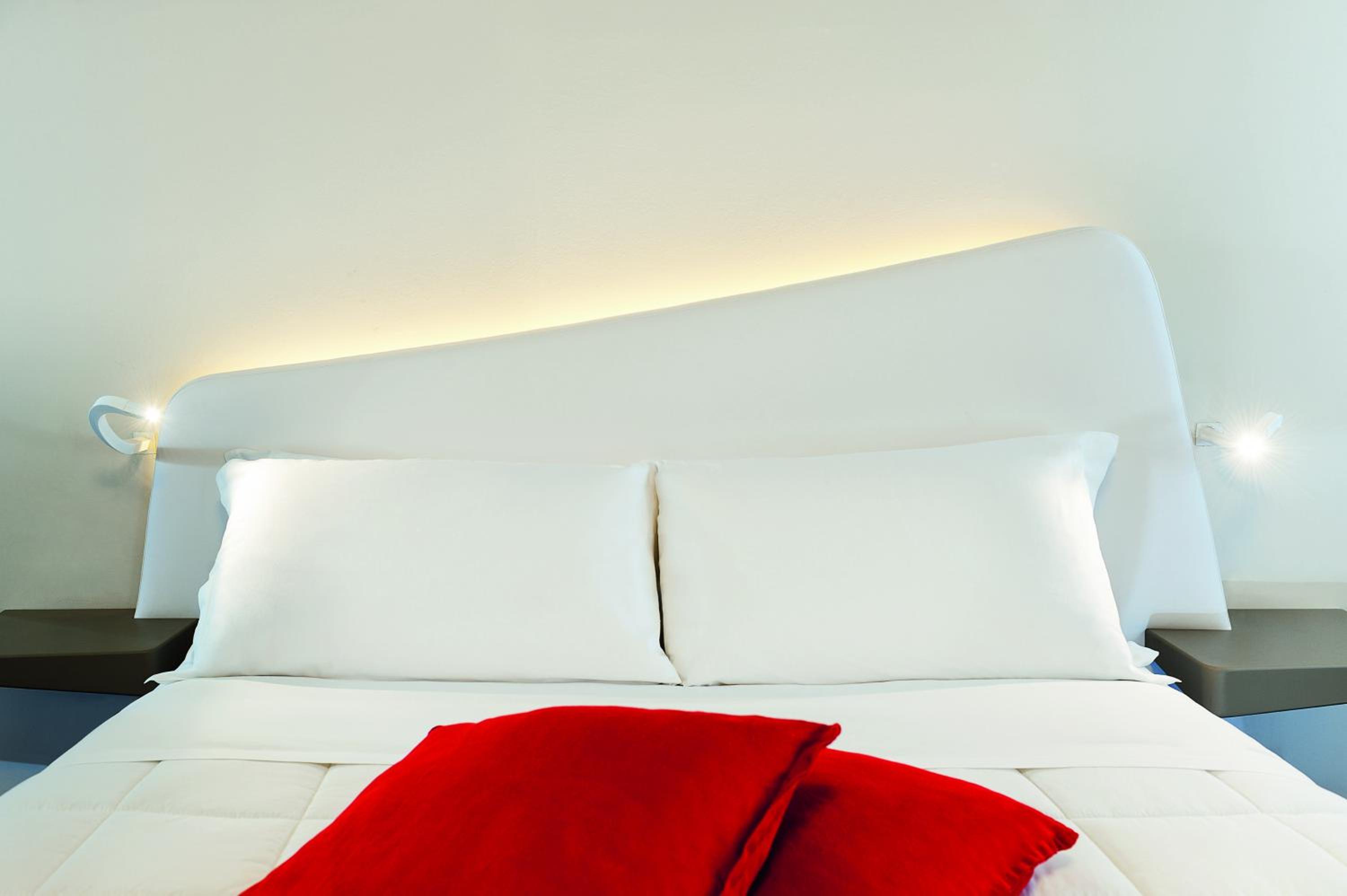 Superior Room with 2 Double Beds - Photo 9
