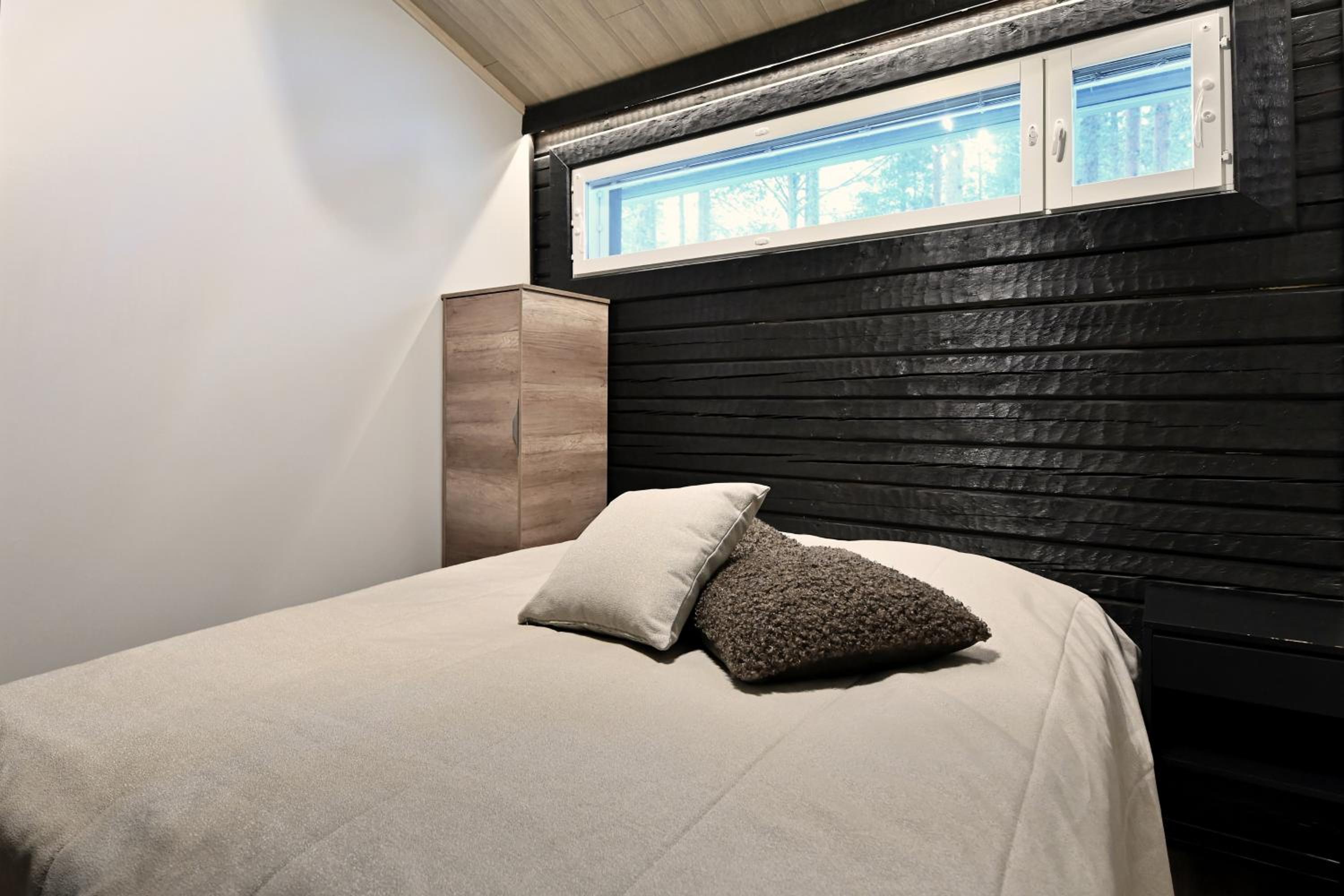 Three-Bedroom House - Photo 7