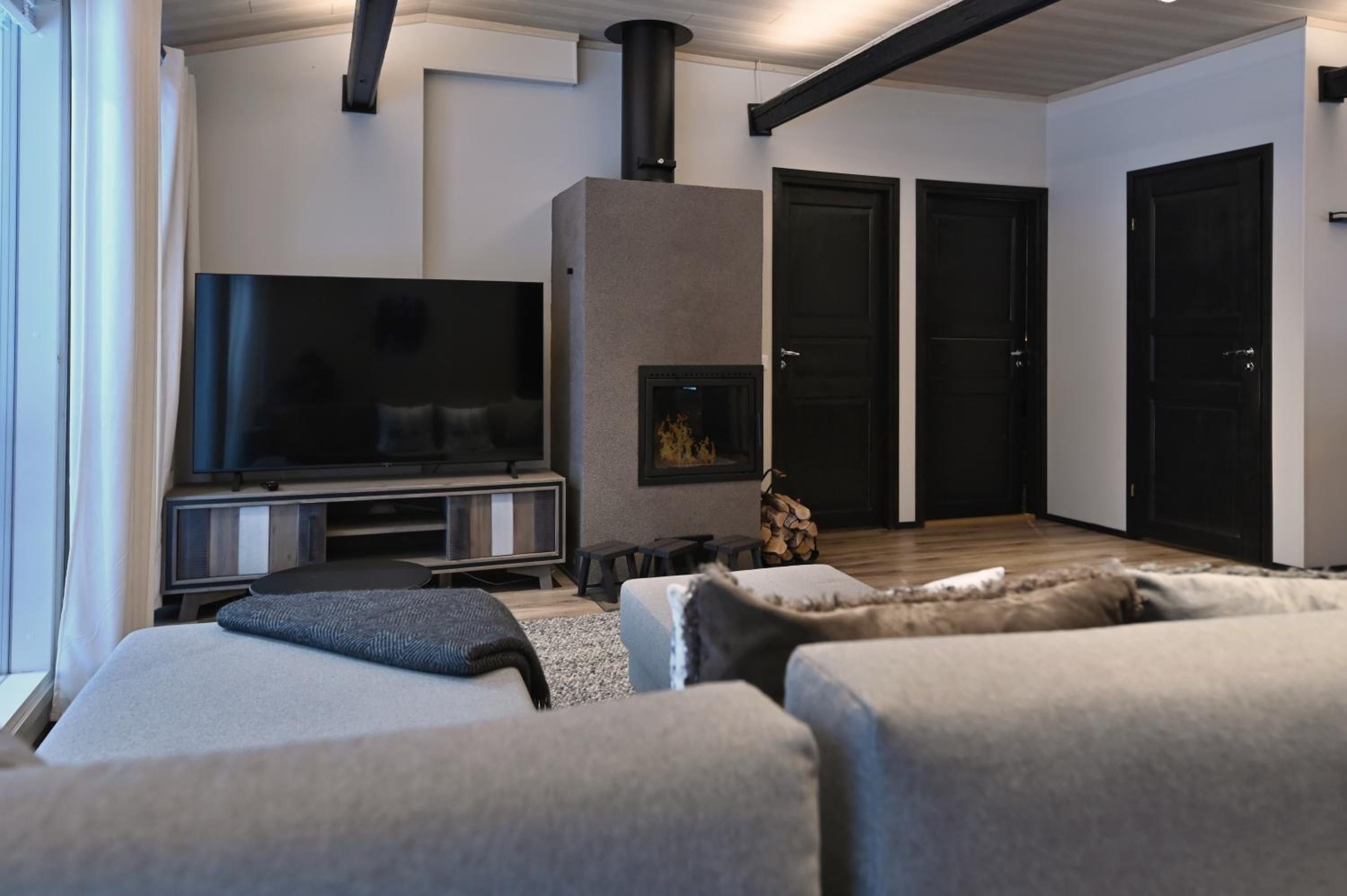 Three-Bedroom House - Photo 9