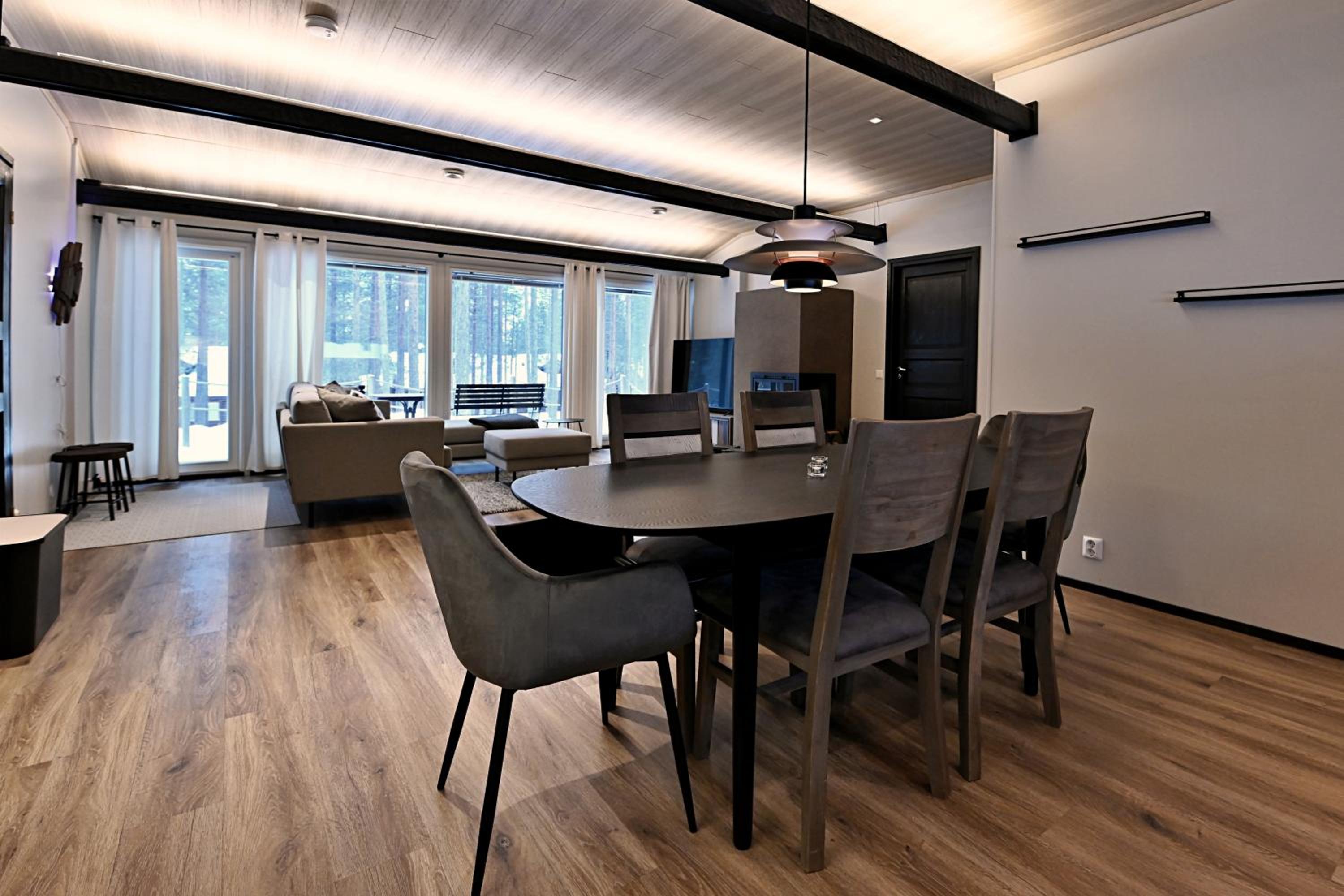 Three-Bedroom House - Photo 10