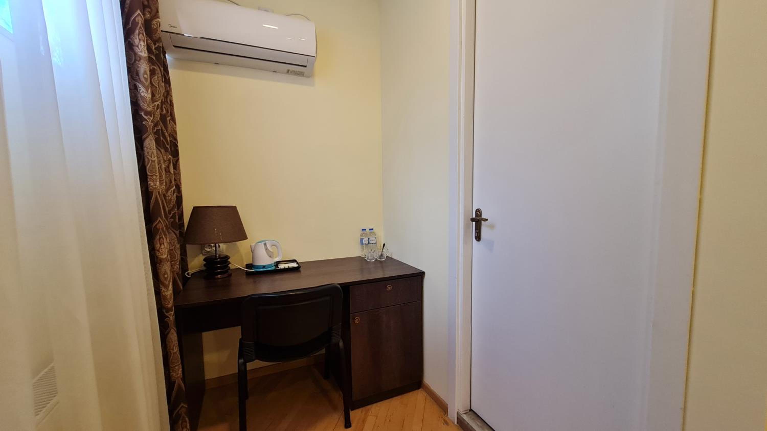 Budget Double Room photo 3