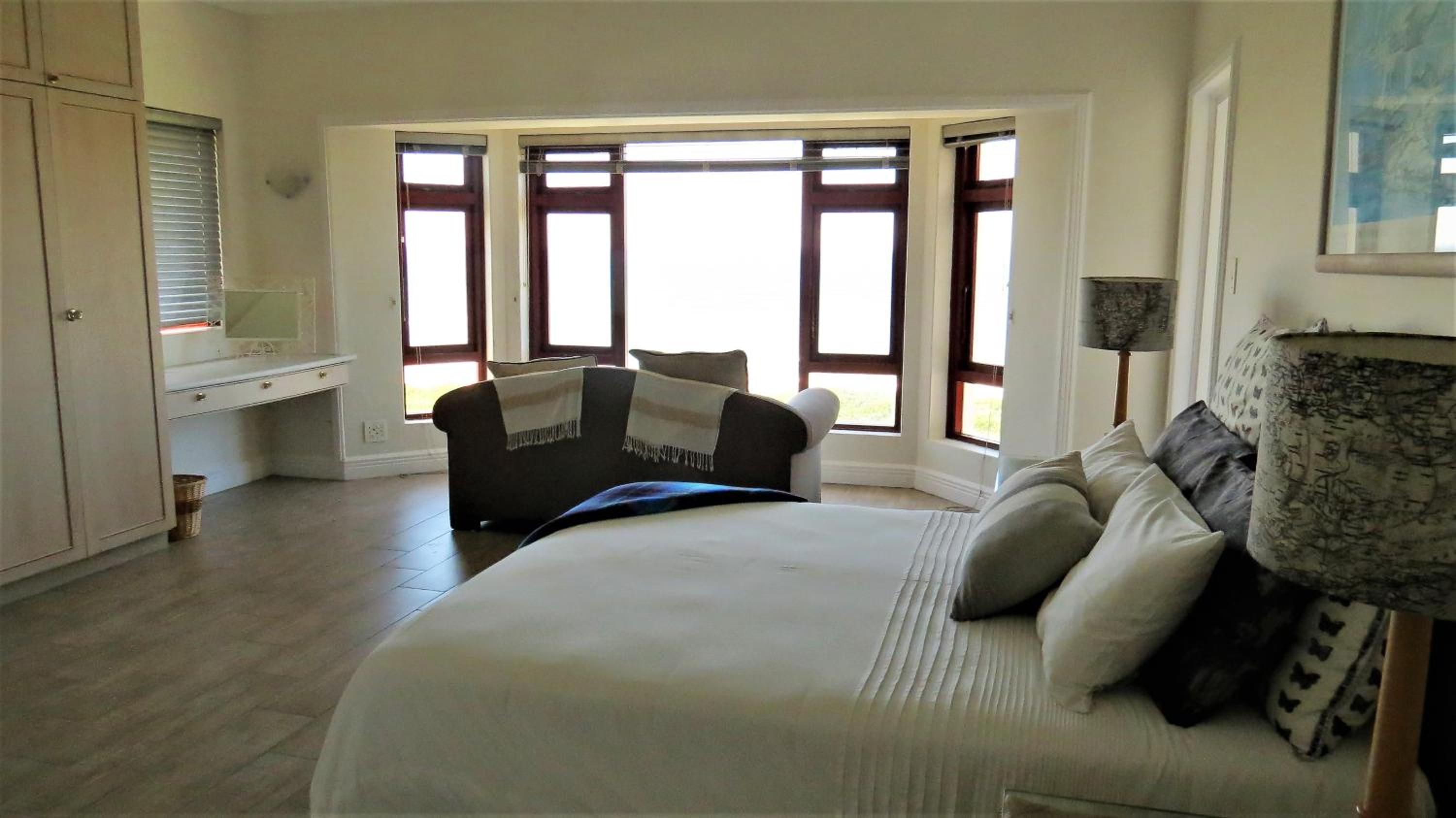 Deluxe Twin Room with Sea View photo 3
