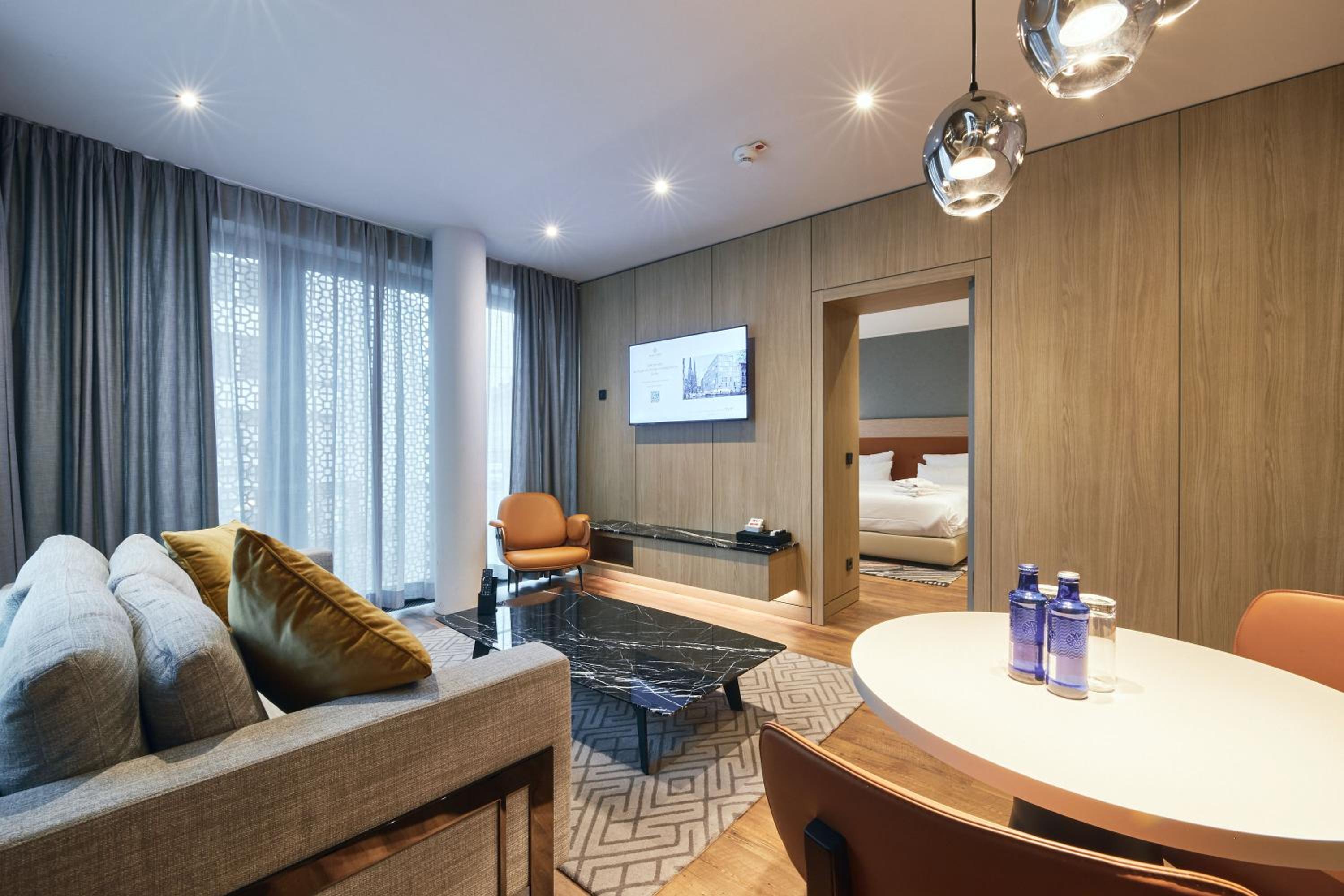 Superior Suite - Photo 16