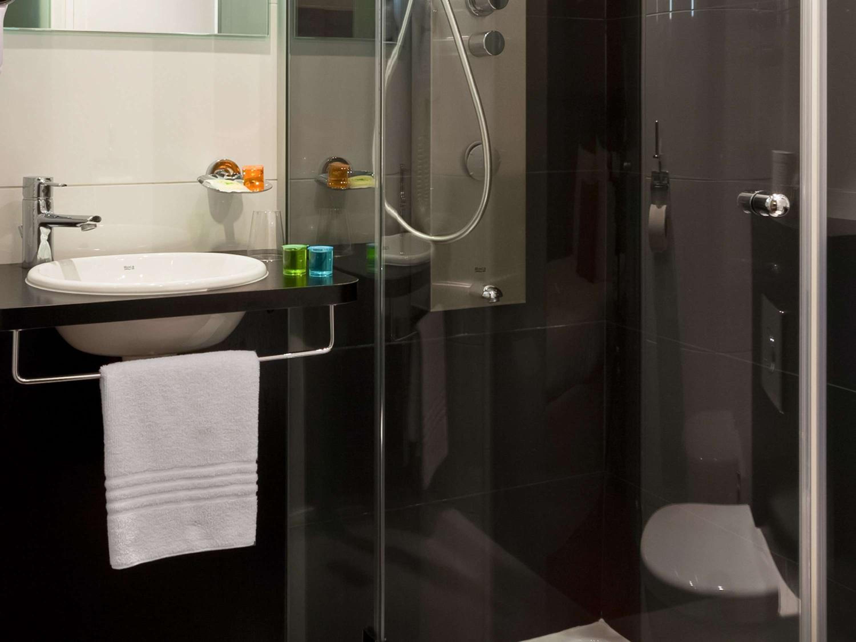 Standard Double Room - Photo 6