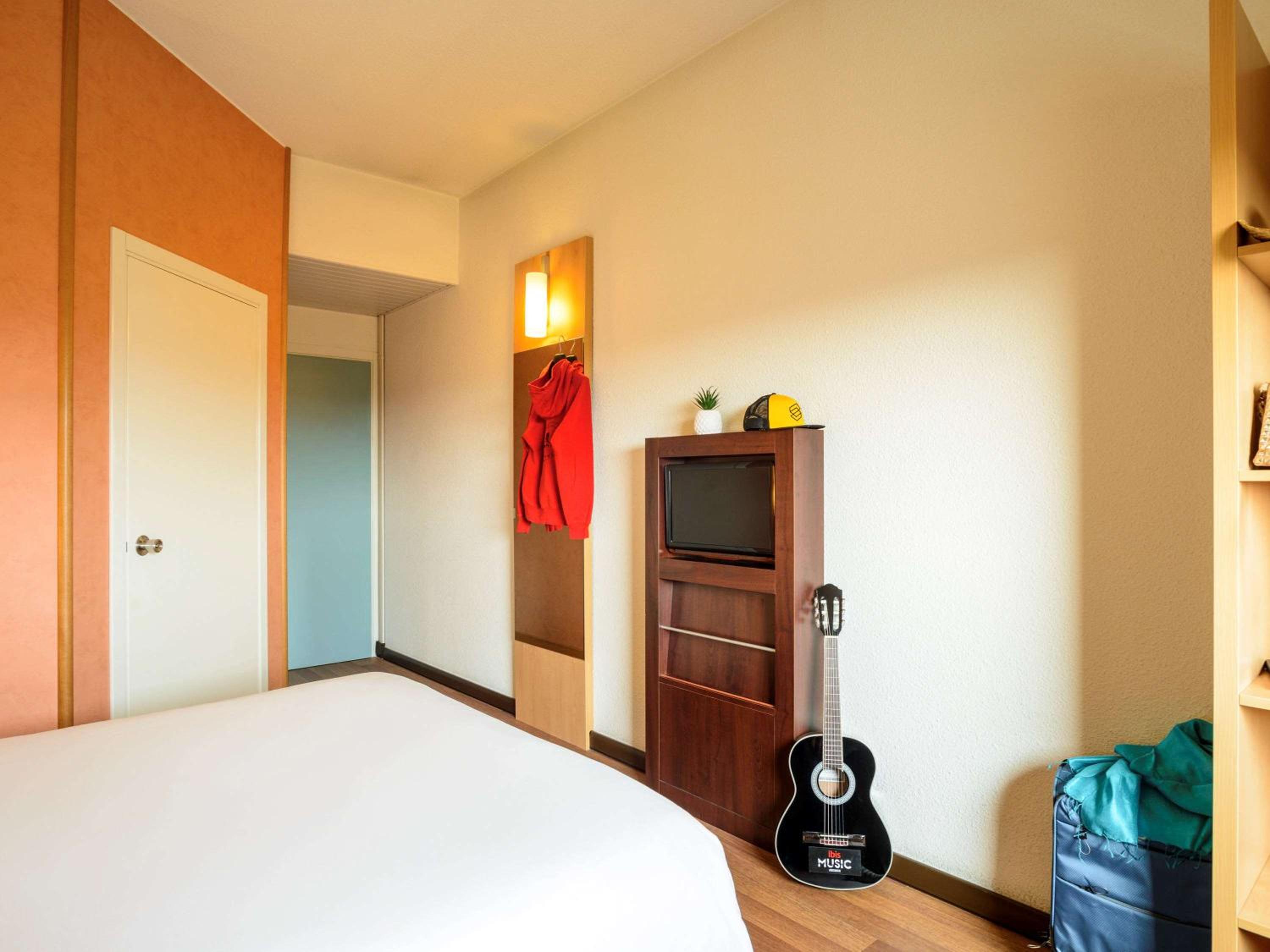 Standard Room with 1 Double Bed - Photo 12