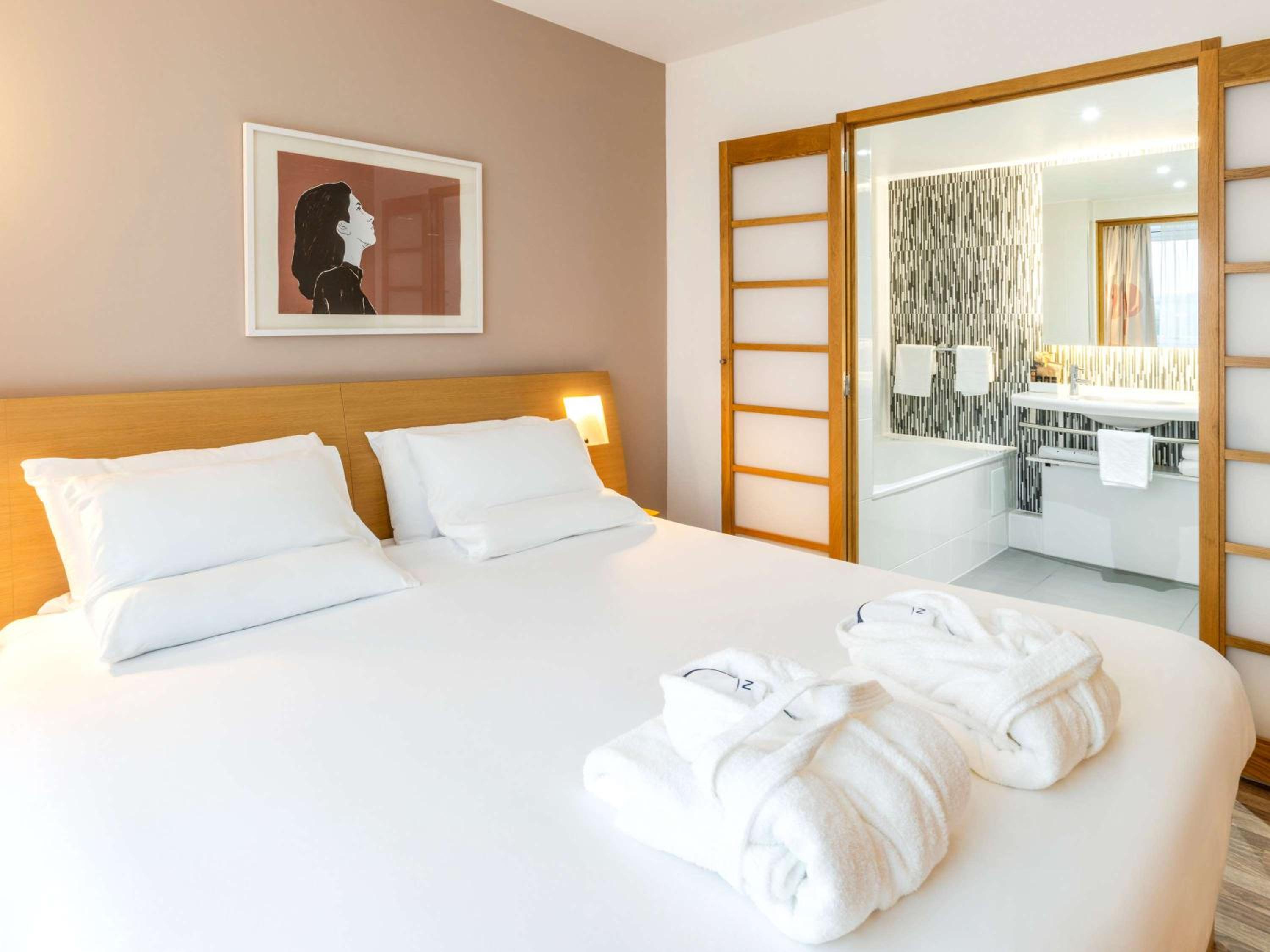 Executive Queen Room with Balcony photo 2