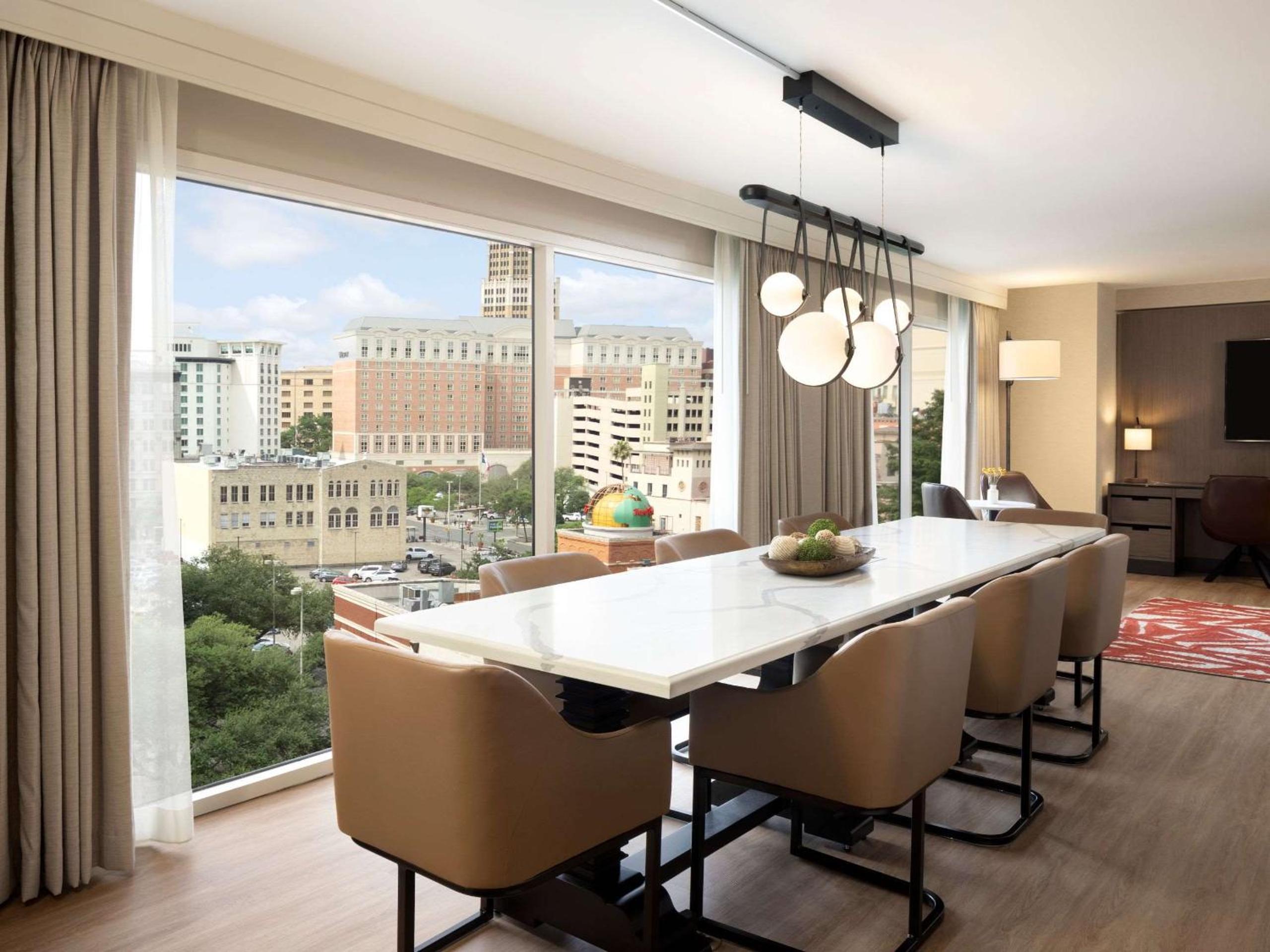 Suite - Photo 3